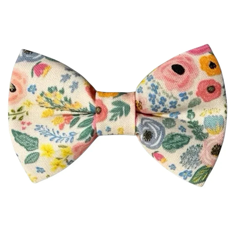 Size chart for pre-tied bow ties from The Bold Bow Tie detailing measurements across three sizes. Small is 3.5 inches wide and recommended for ages 6 months to 5 years. Medium is 4 inches wide and recommended for ages 6 to 12 years. Large is 4.5 inches wide and recommended for ages 13 years and up. Visual icons illustrate the relative sizes with horizontal arrows showing that width is measured from wingtip to wingtip. Bottom text notes that all bow ties are pre-tied and ready to add to your outfit.