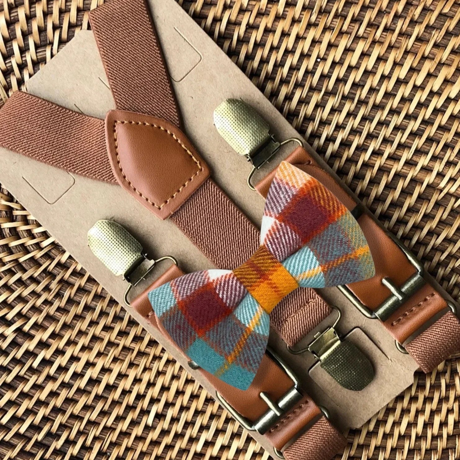 Plaid bow tie and suspenders for autumn photo shoots.