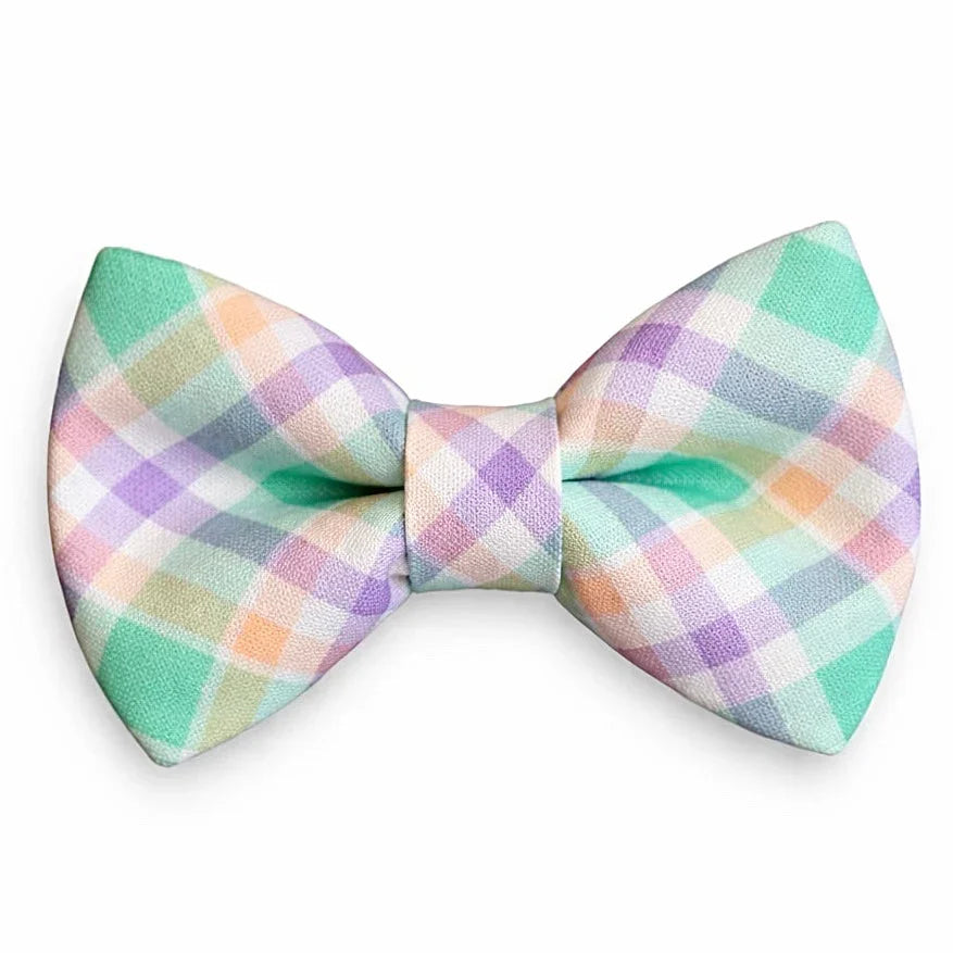 Size chart for pre-tied bow ties from The Bold Bow Tie detailing measurements across three sizes. Small is 3.5 inches wide and recommended for ages 6 months to 5 years. Medium is 4 inches wide and recommended for ages 6 to 12 years. Large is 4.5 inches wide and recommended for ages 13 years and up. Visual icons illustrate the relative sizes with horizontal arrows showing that width is measured from wingtip to wingtip. Bottom text notes that all bow ties are pre-tied and ready to add to your outfit.