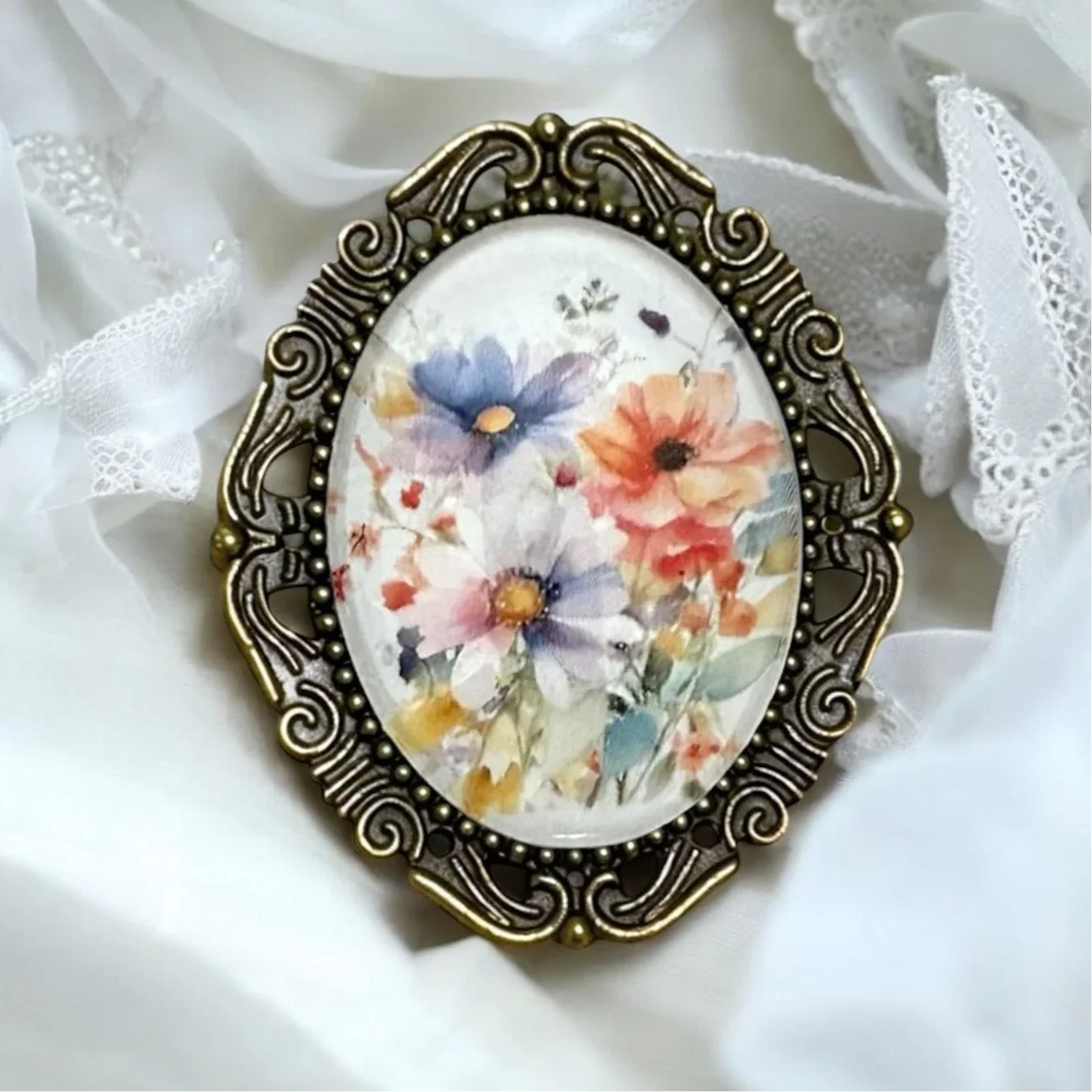 Floral brooch for women.