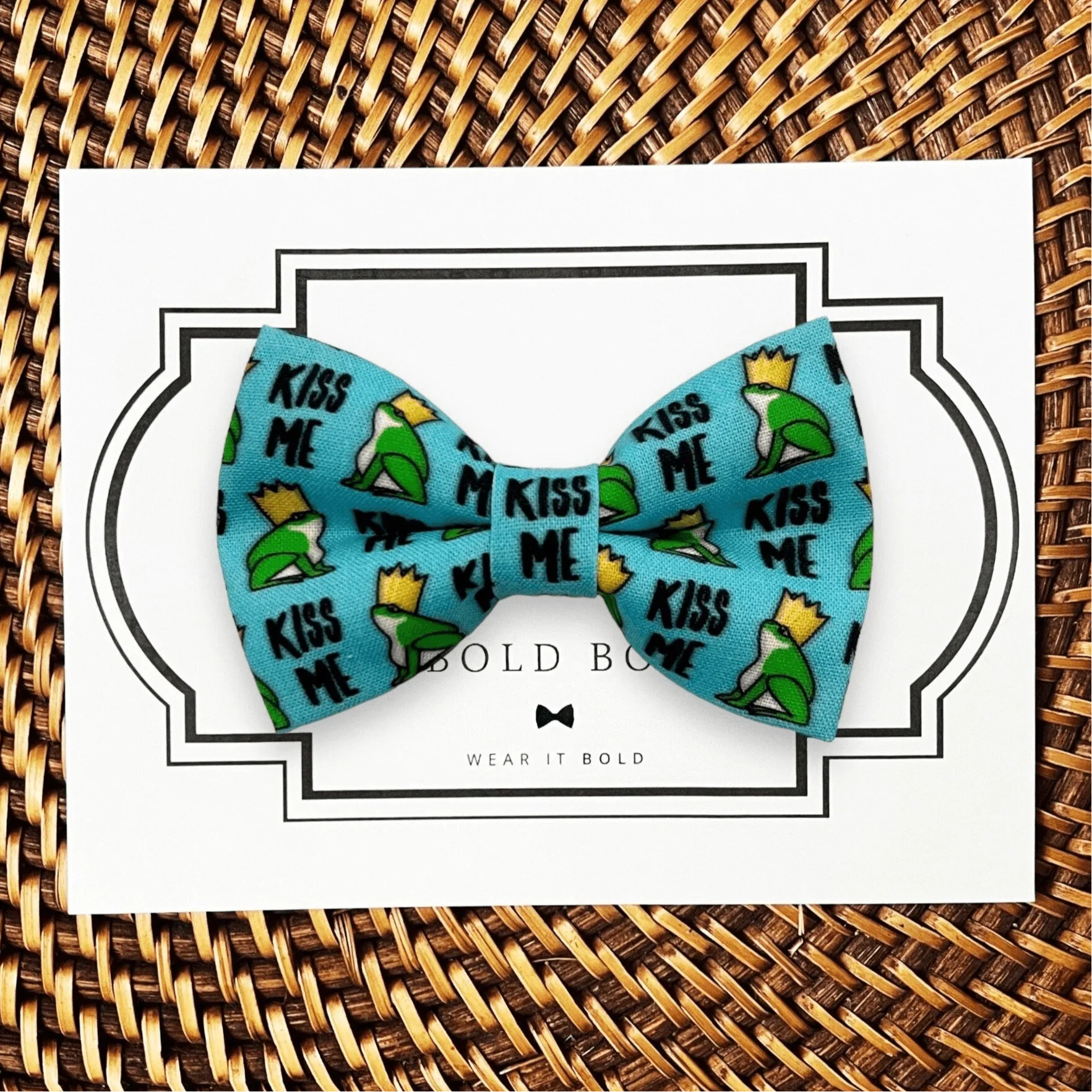 Dog bow tie size chart. Size Small is 3 1/2 inches wide for small dogs under 15 lbs. Size Medium is 4 inches wide for medium dogs between 15 band 40 lbs. Size Large is 4 1/2 inches wide for Large Dogs between 40 band 80 lbs. Size Extra Large is 5 1/2 inches wide for Extra Large Dogs over 80 lbs. Sizing is up to preference and pet bow ties slide on to dog collars with elastic.