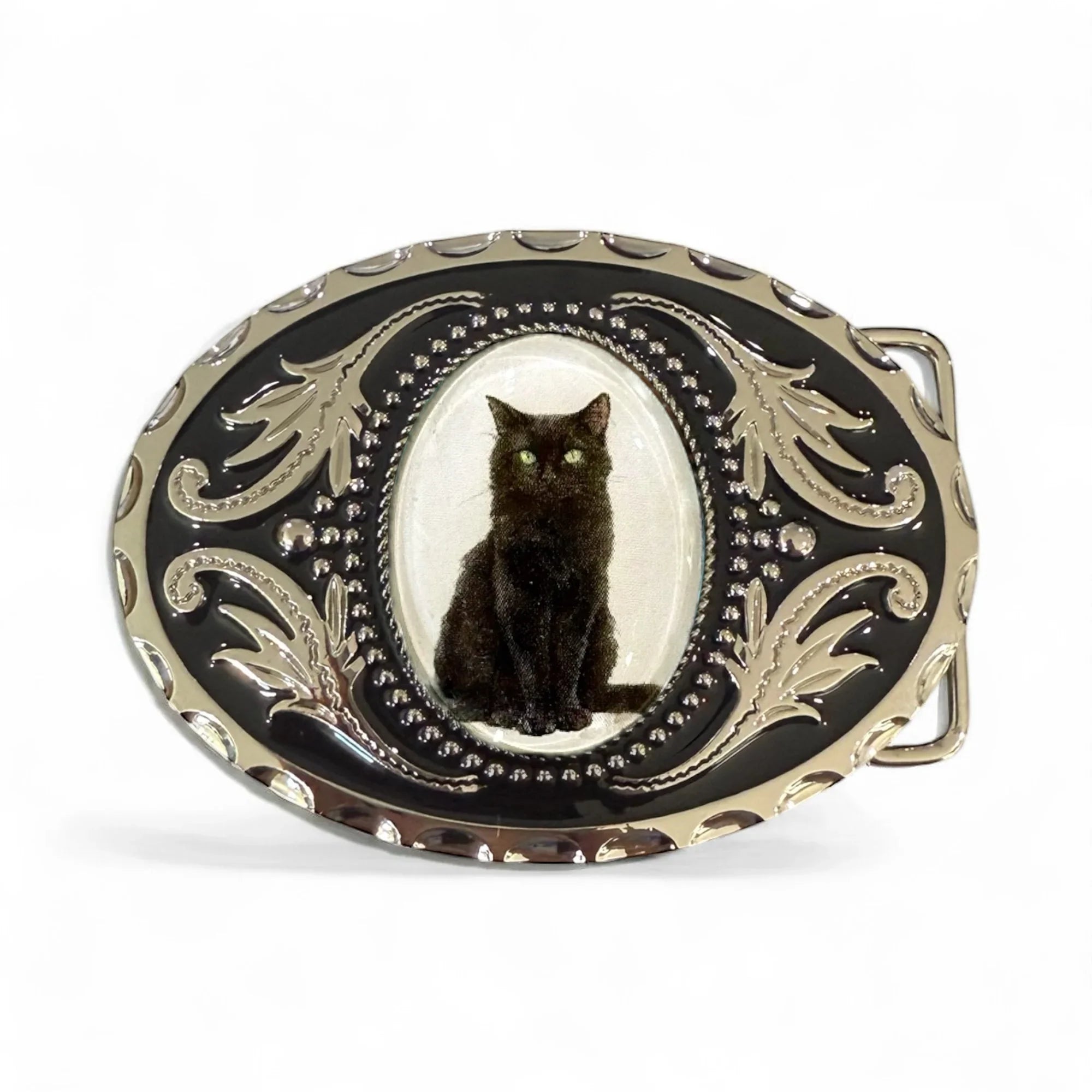 Belt buckle with black cat.