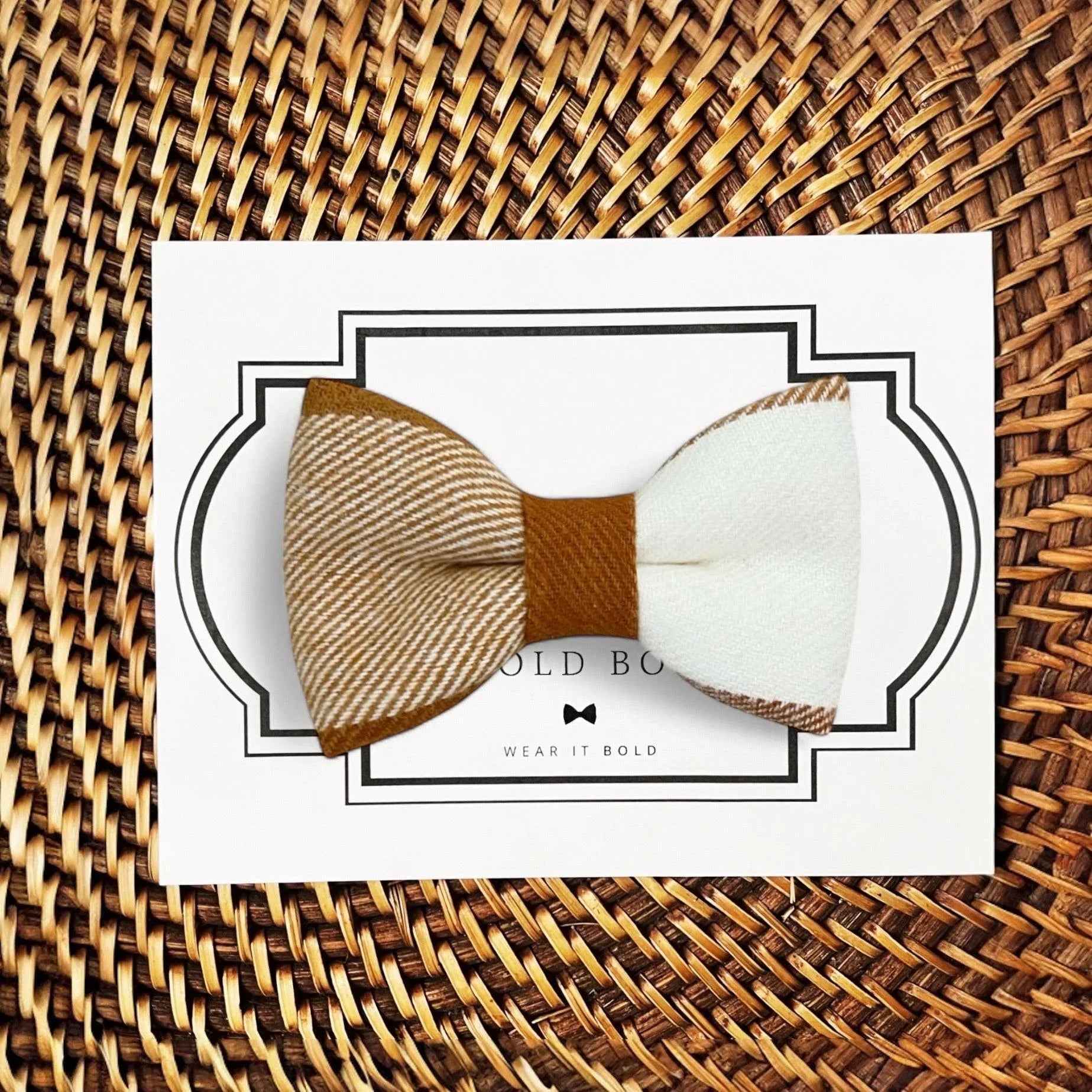 Dog bow tie size chart. Size Small is 3 1/2 inches wide for small dogs under 15 lbs. Size Medium is 4 inches wide for medium dogs between 15 band 40 lbs. Size Large is 4 1/2 inches wide for Large Dogs between 40 band 80 lbs. Size Extra Large is 5 1/2 inches wide for Extra Large Dogs over 80 lbs. Sizing is up to preference and pet bow ties slide on to dog collars with elastic.