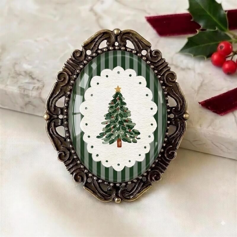 Christmas brooch pin Vintage style.