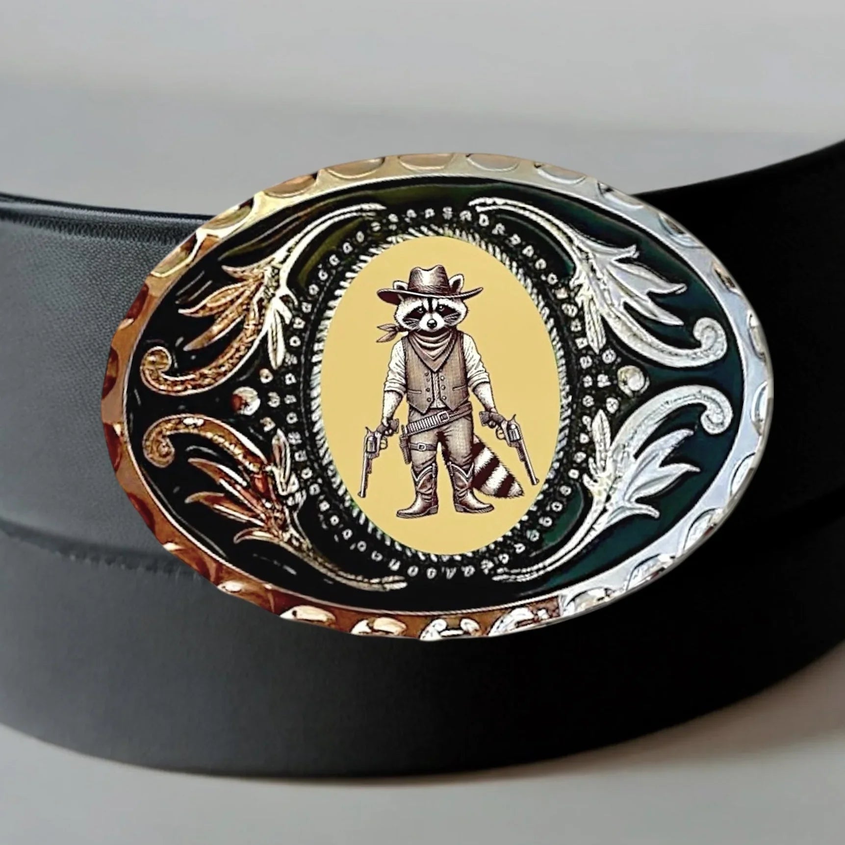 Belt buckle with funny raccoon for men and women.