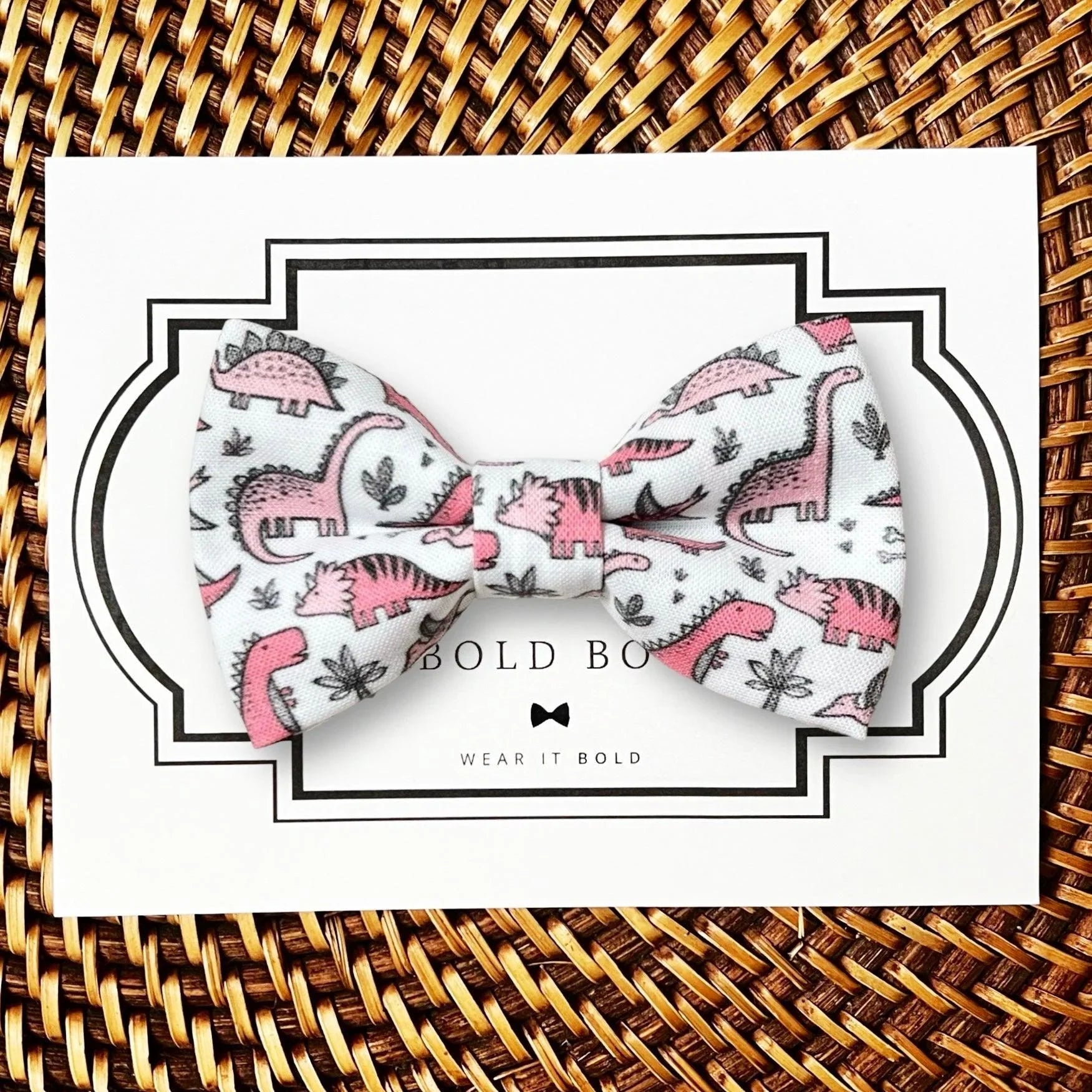 Dog bow tie size chart. Size Small is 3 1/2 inches wide for small dogs under 15 lbs. Size Medium is 4 inches wide for medium dogs between 15 band 40 lbs. Size Large is 4 1/2 inches wide for Large Dogs between 40 band 80 lbs. Size Extra Large is 5 1/2 inches wide for Extra Large Dogs over 80 lbs. Sizing is up to preference and pet bow ties slide on to dog collars with elastic.