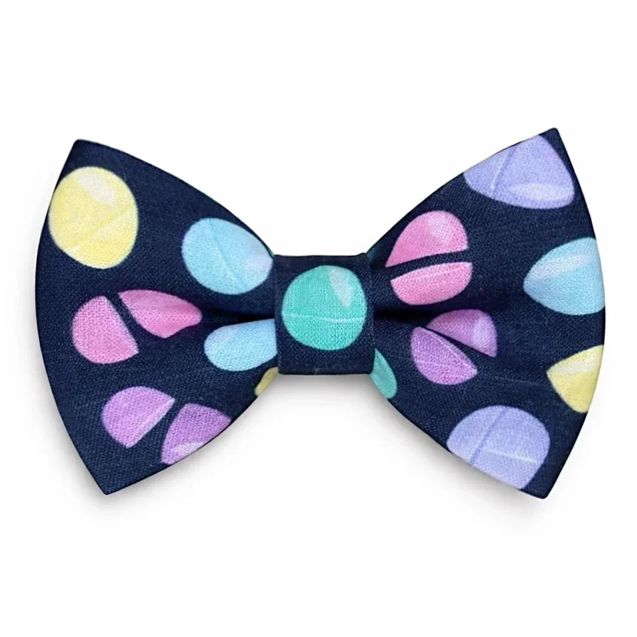 Size chart for pre-tied bow ties from The Bold Bow Tie detailing measurements across three sizes. Small is 3.5 inches wide and recommended for ages 6 months to 5 years. Medium is 4 inches wide and recommended for ages 6 to 12 years. Large is 4.5 inches wide and recommended for ages 13 years and up. Visual icons illustrate the relative sizes with horizontal arrows showing that width is measured from wingtip to wingtip. Bottom text notes that all bow ties are pre-tied and ready to add to your outfit.