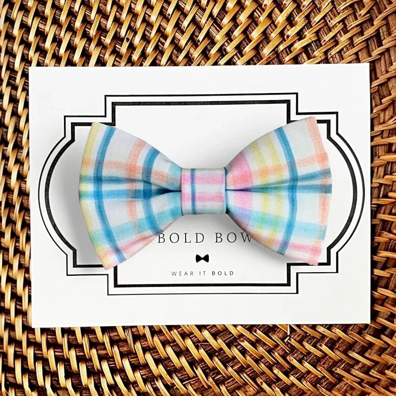 Dog bow tie size chart. Size Small is 3 1/2 inches wide for small dogs under 15 lbs. Size Medium is 4 inches wide for medium dogs between 15 band 40 lbs. Size Large is 4 1/2 inches wide for Large Dogs between 40 band 80 lbs. Size Extra Large is 5 1/2 inches wide for Extra Large Dogs over 80 lbs. Sizing is up to preference and pet bow ties slide on to dog collars with elastic.
