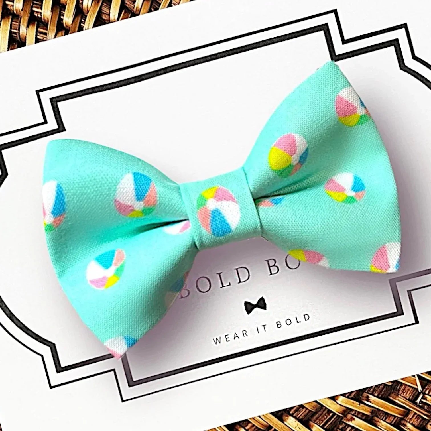 Dog bow tie size chart. Size Small is 3 1/2 inches wide for small dogs under 15 lbs. Size Medium is 4 inches wide for medium dogs between 15 band 40 lbs. Size Large is 4 1/2 inches wide for Large Dogs between 40 band 80 lbs. Size Extra Large is 5 1/2 inches wide for Extra Large Dogs over 80 lbs. Sizing is up to preference and pet bow ties slide on to dog collars with elastic.