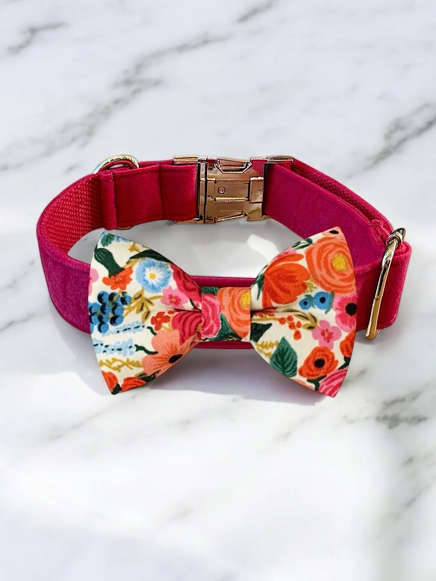 Dog bow tie size chart. Size Small is 3 1/2 inches wide for small dogs under 15 lbs. Size Medium is 4 inches wide for medium dogs between 15 band 40 lbs. Size Large is 4 1/2 inches wide for Large Dogs between 40 band 80 lbs. Size Extra Large is 5 1/2 inches wide for Extra Large Dogs over 80 lbs. Sizing is up to preference and pet bow ties slide on to dog collars with elastic.