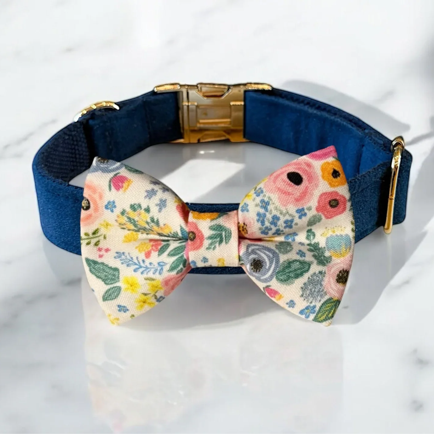 Bows in 3 sizes: Small is 3 1/2 inches wide, Medium is 4 1/2 inches wide and Large is 4 1/2 inches wide.