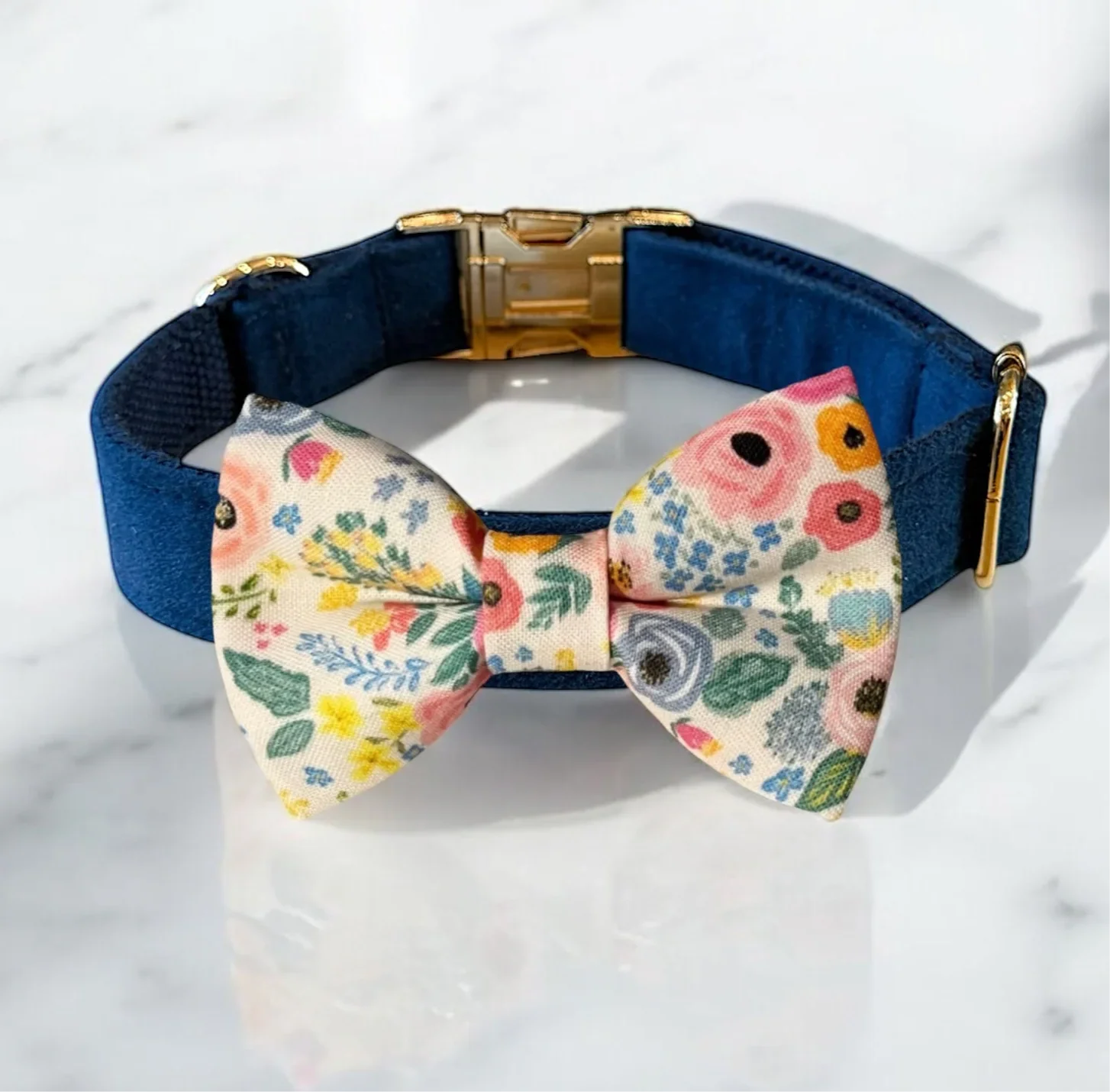 Bows in 3 sizes: Small is 3 1/2 inches wide, Medium is 4 1/2 inches wide and Large is 4 1/2 inches wide.