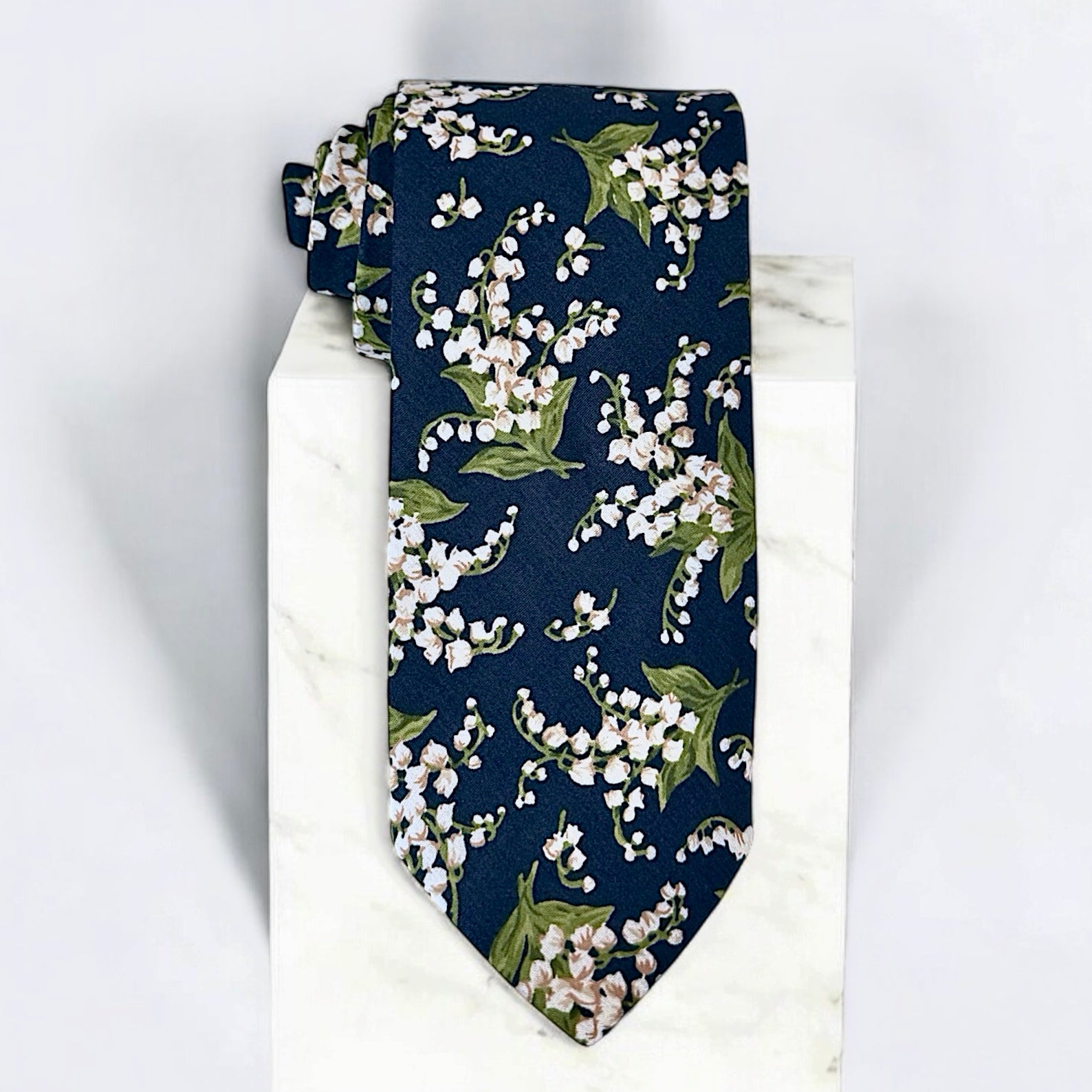 Navy blue and white floral men’s tie for wedding.