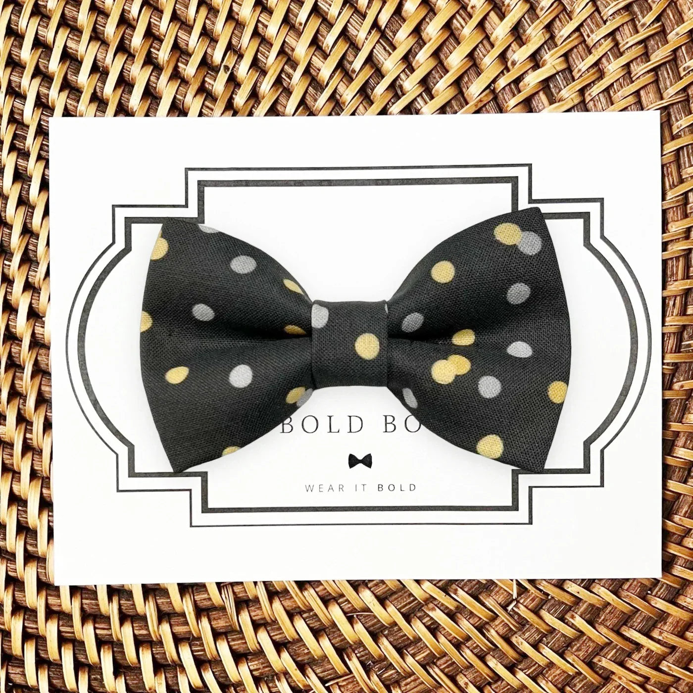 Dog bow tie size chart. Size Small is 3 1/2 inches wide for small dogs under 15 lbs. Size Medium is 4 inches wide for medium dogs between 15 band 40 lbs. Size Large is 4 1/2 inches wide for Large Dogs between 40 band 80 lbs. Size Extra Large is 5 1/2 inches wide for Extra Large Dogs over 80 lbs. Sizing is up to preference and pet bow ties slide on to dog collars with elastic.