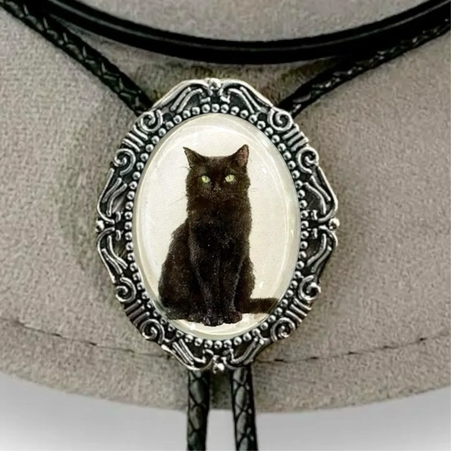 Black cat Halloween bolo tie