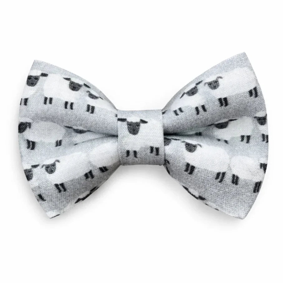Size chart for pre-tied bow ties from The Bold Bow Tie detailing measurements across three sizes. Small is 3.5 inches wide and recommended for ages 6 months to 5 years. Medium is 4 inches wide and recommended for ages 6 to 12 years. Large is 4.5 inches wide and recommended for ages 13 years and up. Visual icons illustrate the relative sizes with horizontal arrows showing that width is measured from wingtip to wingtip. Bottom text notes that all bow ties are pre-tied and ready to add to your outfit.