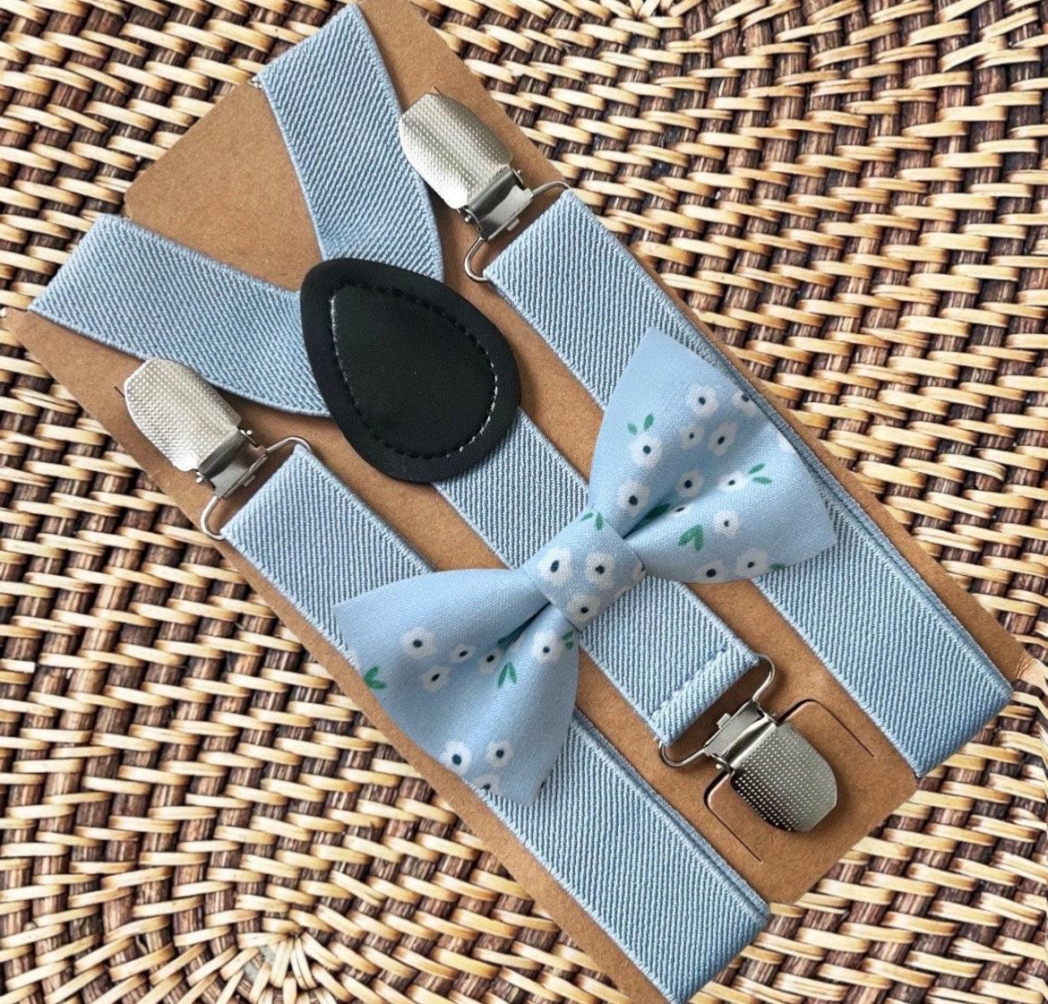 Size chart for suspender and bow tie sets from The Bold Bow Tie. Small (6mo-6yr): 18"-29" suspenders, 3.5" bow. Medium (7-12yr): 25.5"-40" suspenders, 4" bow. Adult (13yr-6ft tall): 25.5"-40" suspenders, 4.5" bow. Big & Tall (Over 6ft tall): 31"-53" suspenders, 4.5" bow. Instructions note to measure from the back waistband over the shoulder to the front waistband for a comfortable fit.