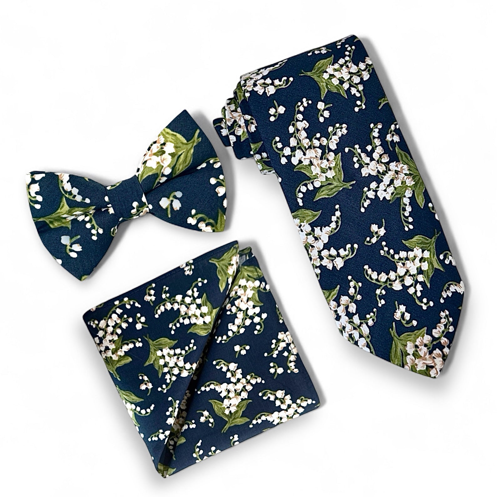 Navy blue and white floral men’s tie, bow tie and pocket square for wedding.