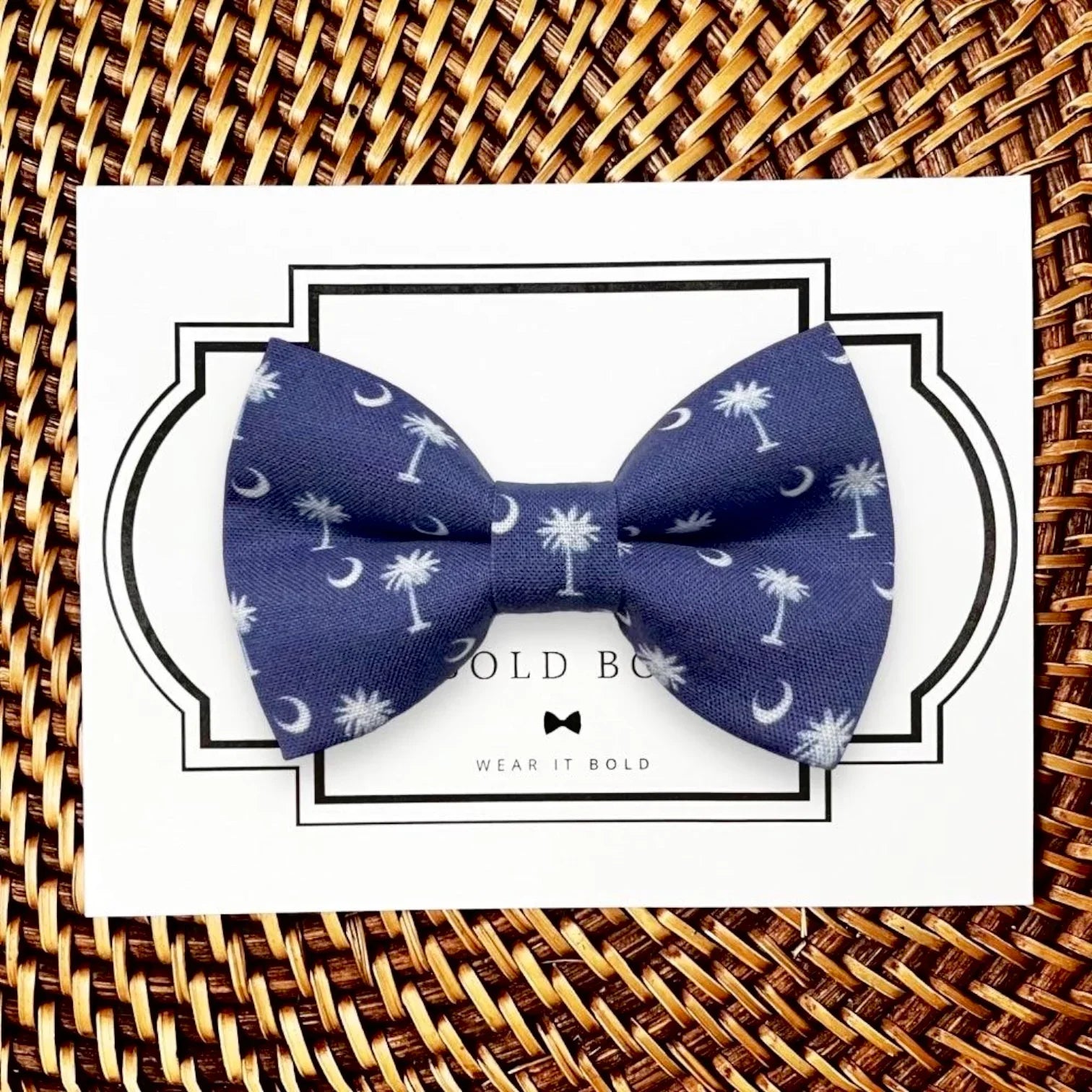 Dog bow tie size chart. Size Small is 3 1/2 inches wide for small dogs under 15 lbs. Size Medium is 4 inches wide for medium dogs between 15 band 40 lbs. Size Large is 4 1/2 inches wide for Large Dogs between 40 band 80 lbs. Size Extra Large is 5 1/2 inches wide for Extra Large Dogs over 80 lbs. Sizing is up to preference and pet bow ties slide on to dog collars with elastic.