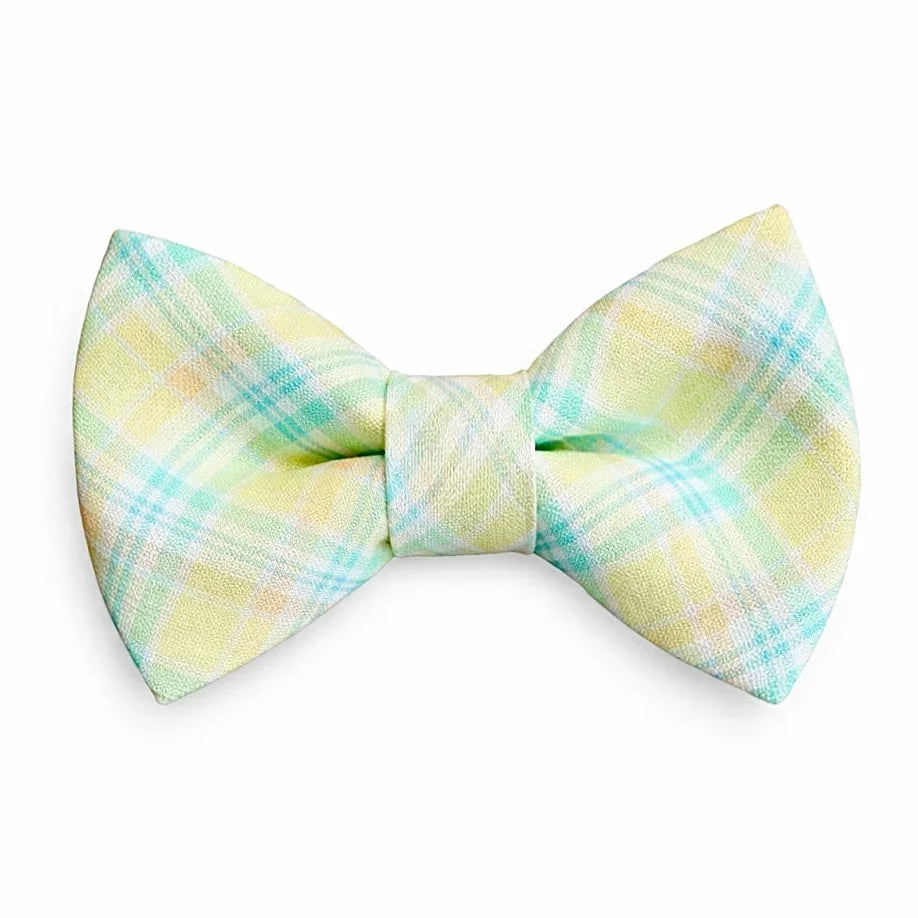 Size chart for pre-tied bow ties from The Bold Bow Tie detailing measurements across three sizes. Small is 3.5 inches wide and recommended for ages 6 months to 5 years. Medium is 4 inches wide and recommended for ages 6 to 12 years. Large is 4.5 inches wide and recommended for ages 13 years and up. Visual icons illustrate the relative sizes with horizontal arrows showing that width is measured from wingtip to wingtip. Bottom text notes that all bow ties are pre-tied and ready to add to your outfit.