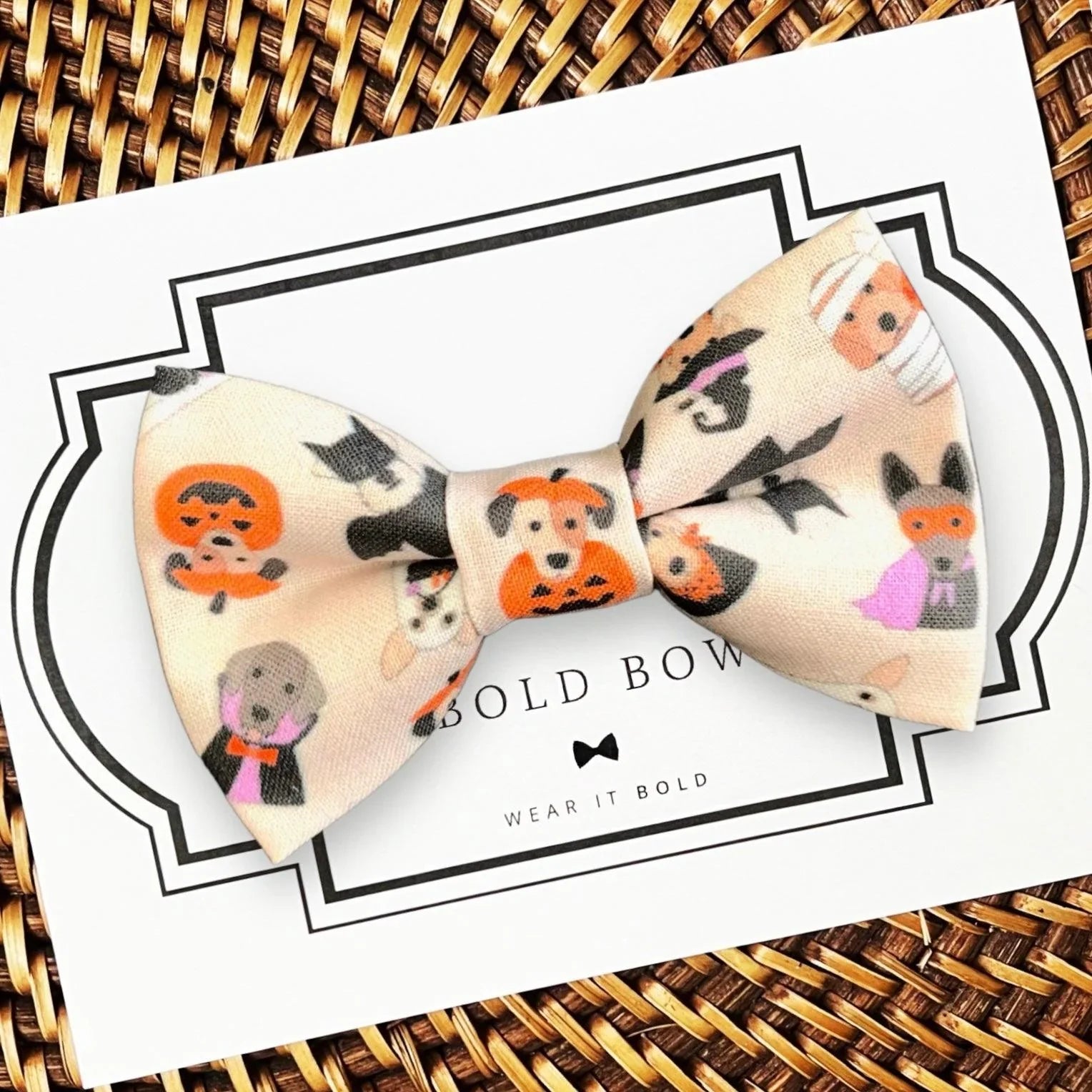Dog bow tie size chart. Size Small is 3 1/2 inches wide for small dogs under 15 lbs. Size Medium is 4 inches wide for medium dogs between 15 band 40 lbs. Size Large is 4 1/2 inches wide for Large Dogs between 40 band 80 lbs. Size Extra Large is 5 1/2 inches wide for Extra Large Dogs over 80 lbs. Sizing is up to preference and pet bow ties slide on to dog collars with elastic.