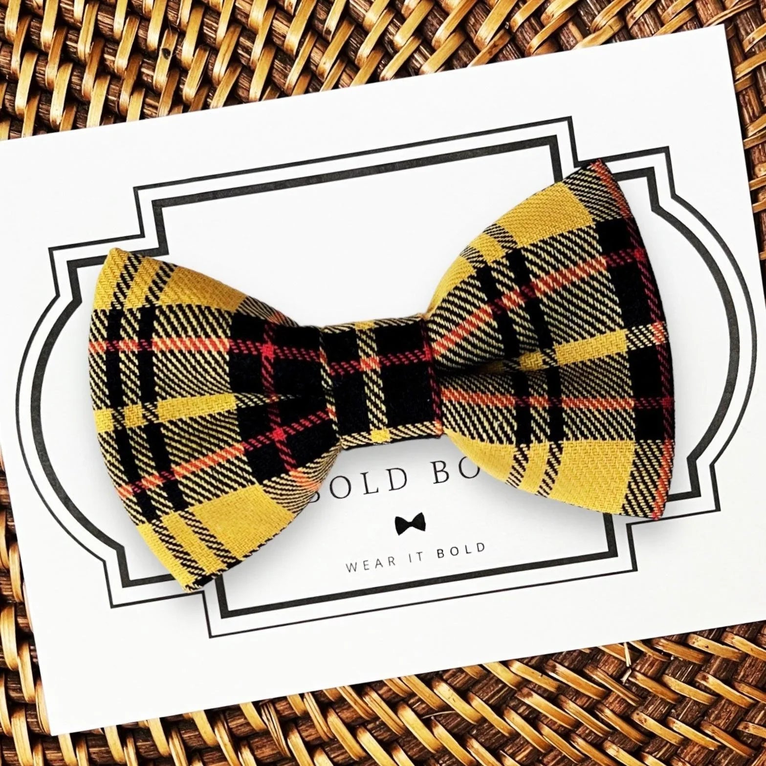 Dog bow tie size chart. Size Small is 3 1/2 inches wide for small dogs under 15 lbs. Size Medium is 4 inches wide for medium dogs between 15 band 40 lbs. Size Large is 4 1/2 inches wide for Large Dogs between 40 band 80 lbs. Size Extra Large is 5 1/2 inches wide for Extra Large Dogs over 80 lbs. Sizing is up to preference and pet bow ties slide on to dog collars with elastic.
