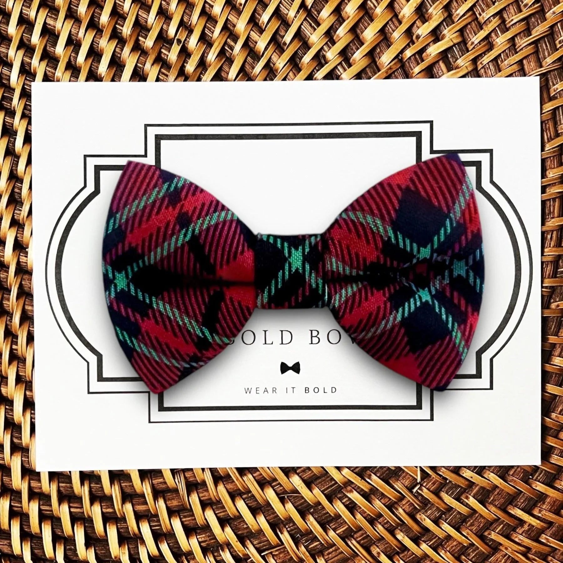 Dog bow tie size chart. Size Small is 3 1/2 inches wide for small dogs under 15 lbs. Size Medium is 4 inches wide for medium dogs between 15 band 40 lbs. Size Large is 4 1/2 inches wide for Large Dogs between 40 band 80 lbs. Size Extra Large is 5 1/2 inches wide for Extra Large Dogs over 80 lbs. Sizing is up to preference and pet bow ties slide on to dog collars with elastic.