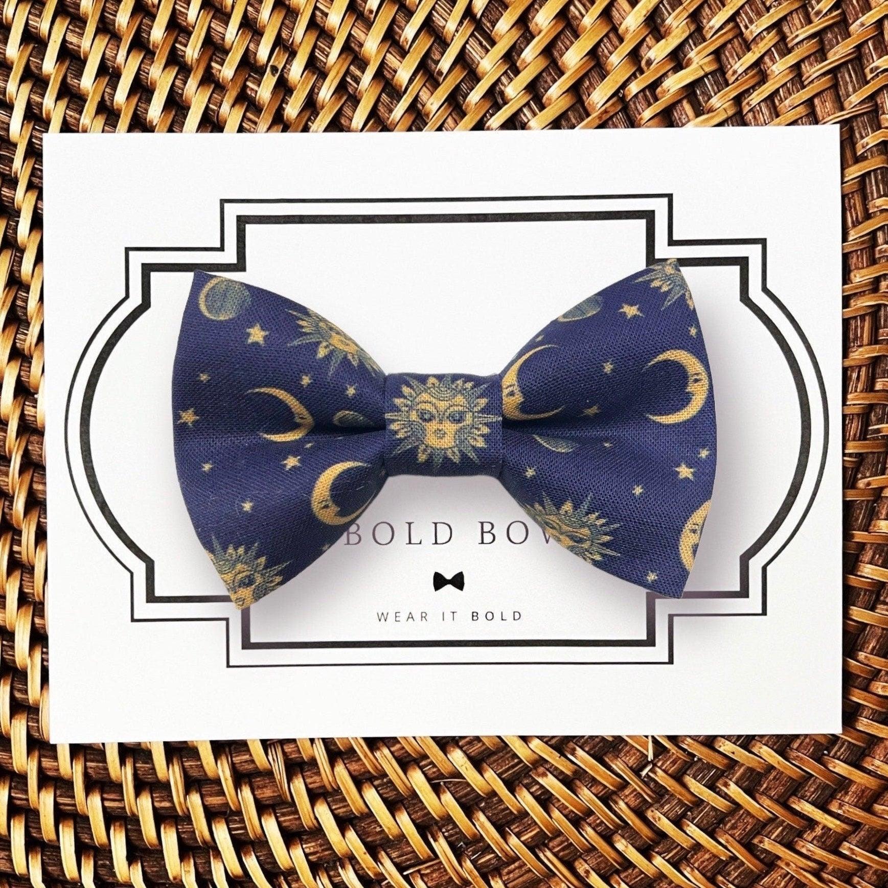 Dog bow tie size chart. Size Small is 3 1/2 inches wide for small dogs under 15 lbs. Size Medium is 4 inches wide for medium dogs between 15 band 40 lbs. Size Large is 4 1/2 inches wide for Large Dogs between 40 band 80 lbs. Size Extra Large is 5 1/2 inches wide for Extra Large Dogs over 80 lbs. Sizing is up to preference and pet bow ties slide on to dog collars with elastic.