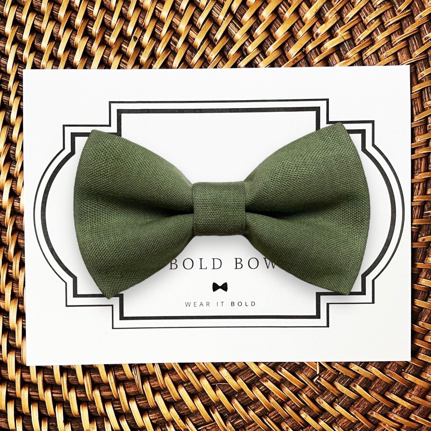 Dog bow tie size chart. Size Small is 3 1/2 inches wide for small dogs under 15 lbs. Size Medium is 4 inches wide for medium dogs between 15 band 40 lbs. Size Large is 4 1/2 inches wide for Large Dogs between 40 band 80 lbs. Size Extra Large is 5 1/2 inches wide for Extra Large Dogs over 80 lbs. Sizing is up to preference and pet bow ties slide on to dog collars with elastic.