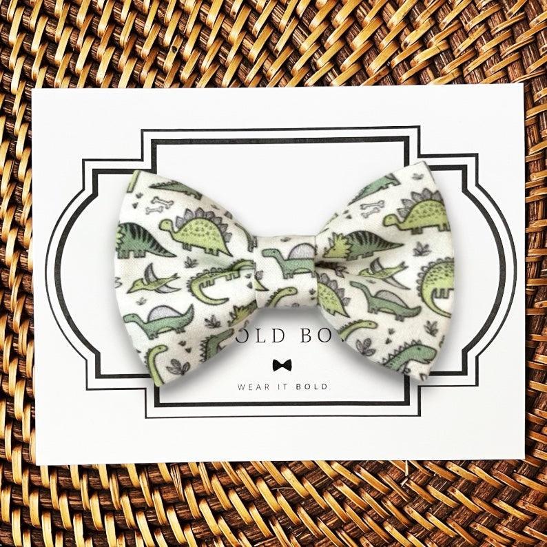 Dog bow tie size chart. Size Small is 3 1/2 inches wide for small dogs under 15 lbs. Size Medium is 4 inches wide for medium dogs between 15 band 40 lbs. Size Large is 4 1/2 inches wide for Large Dogs between 40 band 80 lbs. Size Extra Large is 5 1/2 inches wide for Extra Large Dogs over 80 lbs. Sizing is up to preference and pet bow ties slide on to dog collars with elastic.