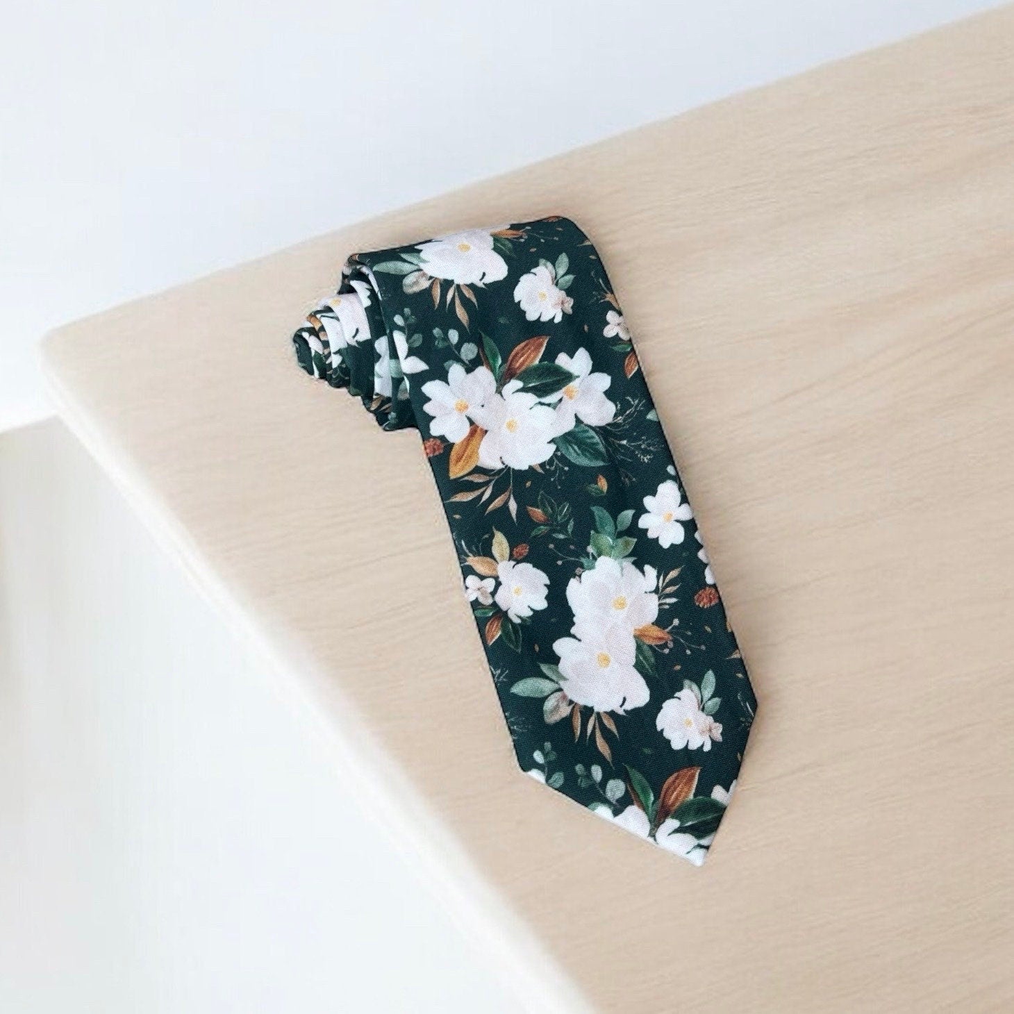 Emerald green men’s tie for wedding or special event.