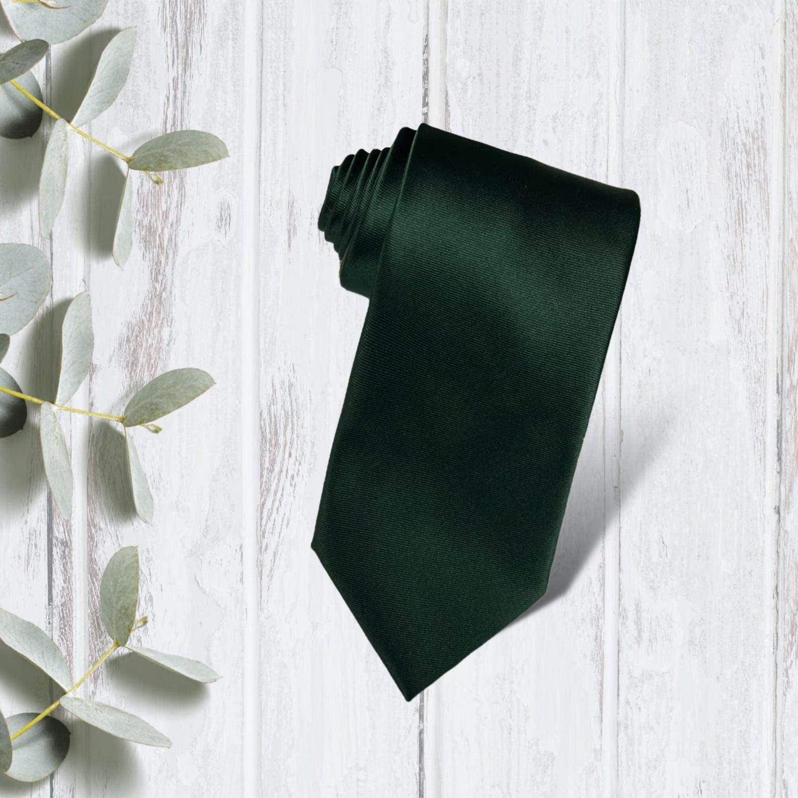 Emerald green men’s tie for wedding.