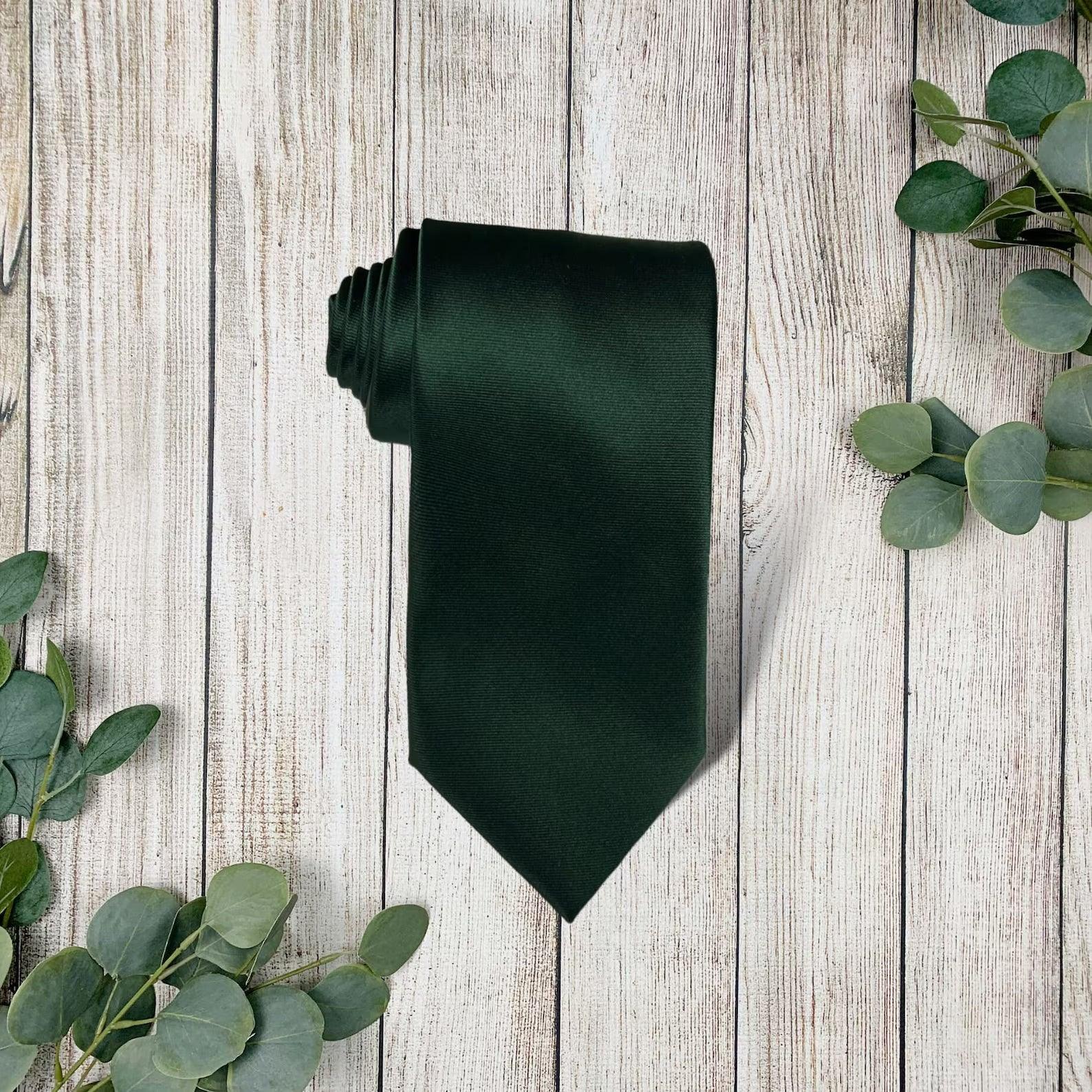 Emerald green men’s tie for wedding.