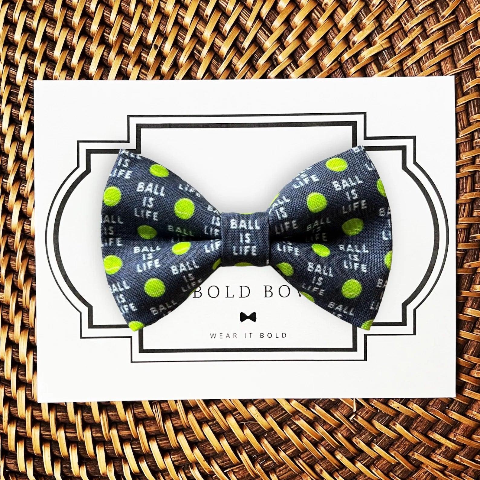 Dog bow tie size chart. Size Small is 3 1/2 inches wide for small dogs under 15 lbs. Size Medium is 4 inches wide for medium dogs between 15 band 40 lbs. Size Large is 4 1/2 inches wide for Large Dogs between 40 band 80 lbs. Size Extra Large is 5 1/2 inches wide for Extra Large Dogs over 80 lbs. Sizing is up to preference and pet bow ties slide on to dog collars with elastic.