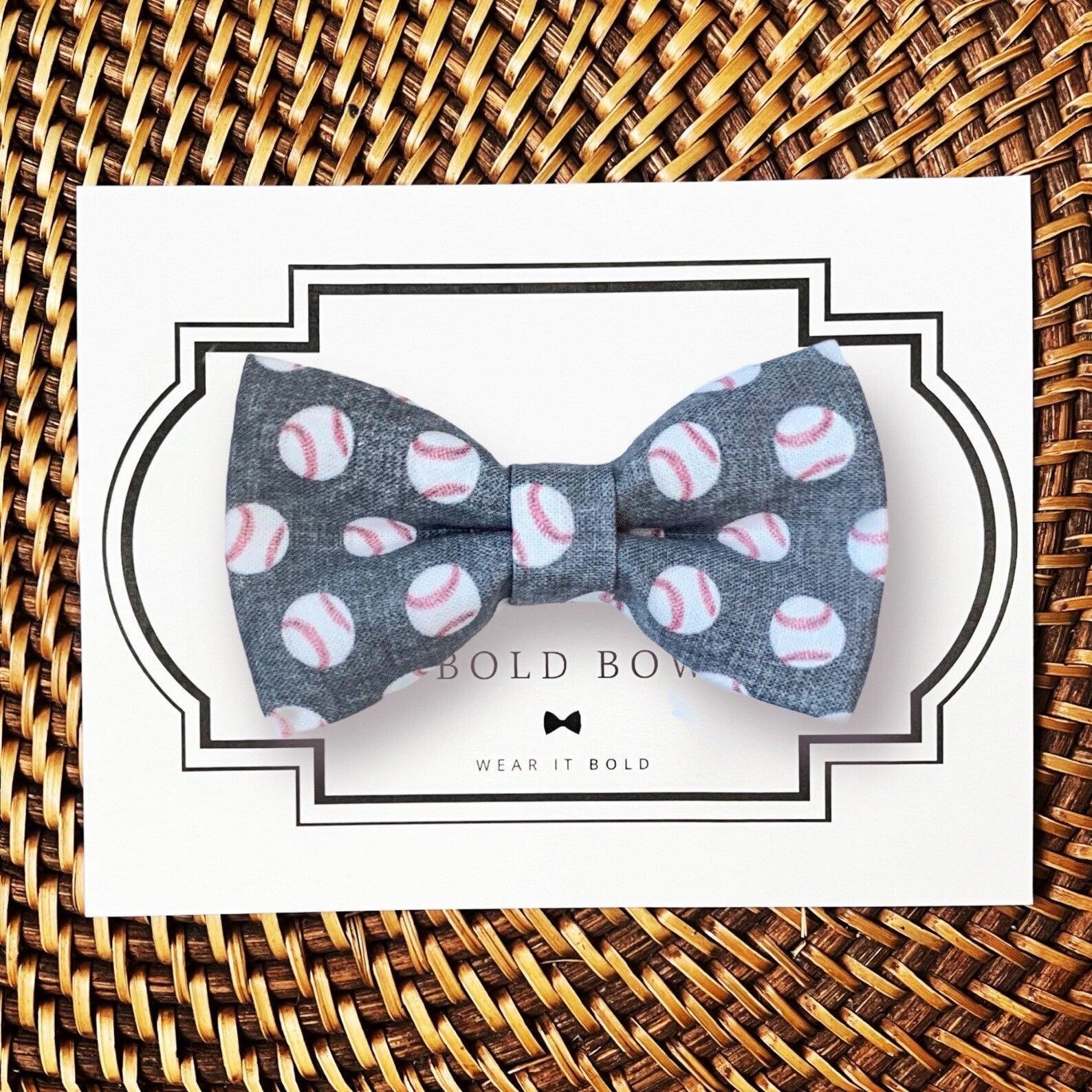 Dog bow tie size chart. Size Small is 3 1/2 inches wide for small dogs under 15 lbs. Size Medium is 4 inches wide for medium dogs between 15 band 40 lbs. Size Large is 4 1/2 inches wide for Large Dogs between 40 band 80 lbs. Size Extra Large is 5 1/2 inches wide for Extra Large Dogs over 80 lbs. Sizing is up to preference and pet bow ties slide on to dog collars with elastic.