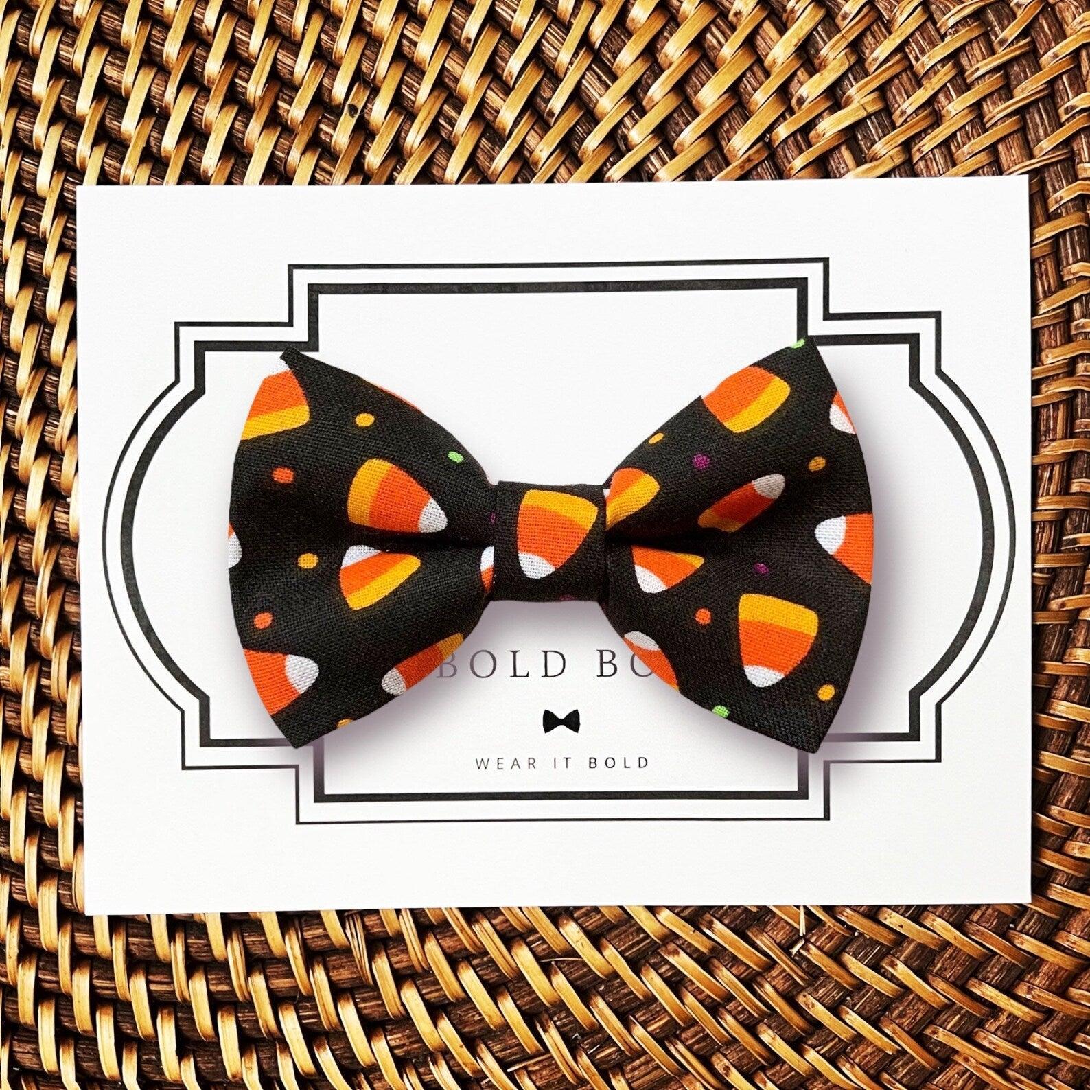 Dog bow tie size chart. Size Small is 3 1/2 inches wide for small dogs under 15 lbs. Size Medium is 4 inches wide for medium dogs between 15 band 40 lbs. Size Large is 4 1/2 inches wide for Large Dogs between 40 band 80 lbs. Size Extra Large is 5 1/2 inches wide for Extra Large Dogs over 80 lbs. Sizing is up to preference and pet bow ties slide on to dog collars with elastic.