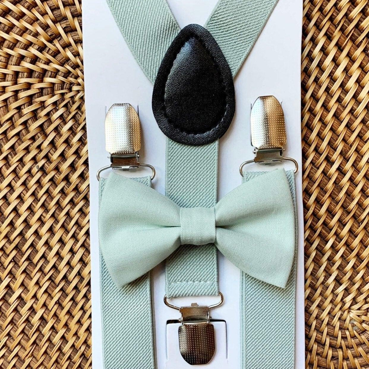 Size chart for suspender and bow tie sets from The Bold Bow Tie. Small (6mo-6yr): 18"-29" suspenders, 3.5" bow. Medium (7-12yr): 25.5"-40" suspenders, 4" bow. Adult (13yr-6ft tall): 25.5"-40" suspenders, 4.5" bow. Big & Tall (Over 6ft tall): 31"-53" suspenders, 4.5" bow. Instructions note to measure from the back waistband over the shoulder to the front waistband for a comfortable fit.