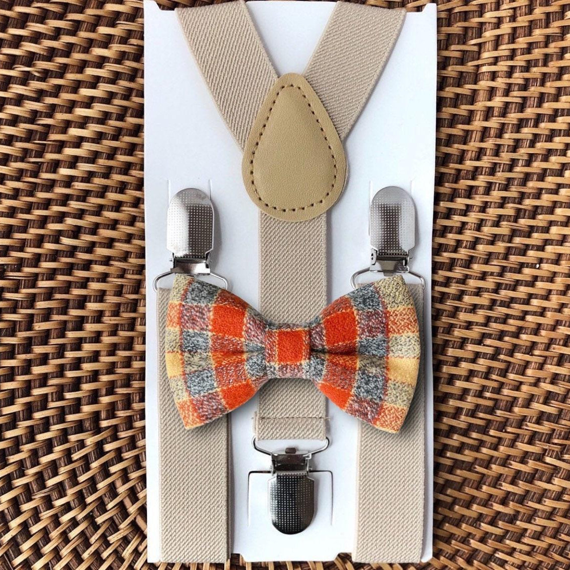Size chart for suspender and bow tie sets from The Bold Bow Tie. Small (6mo-6yr): 18"-29" suspenders, 3.5" bow. Medium (7-12yr): 25.5"-40" suspenders, 4" bow. Adult (13yr-6ft tall): 25.5"-40" suspenders, 4.5" bow. Big & Tall (Over 6ft tall): 31"-53" suspenders, 4.5" bow. Instructions note to measure from the back waistband over the shoulder to the front waistband for a comfortable fit.