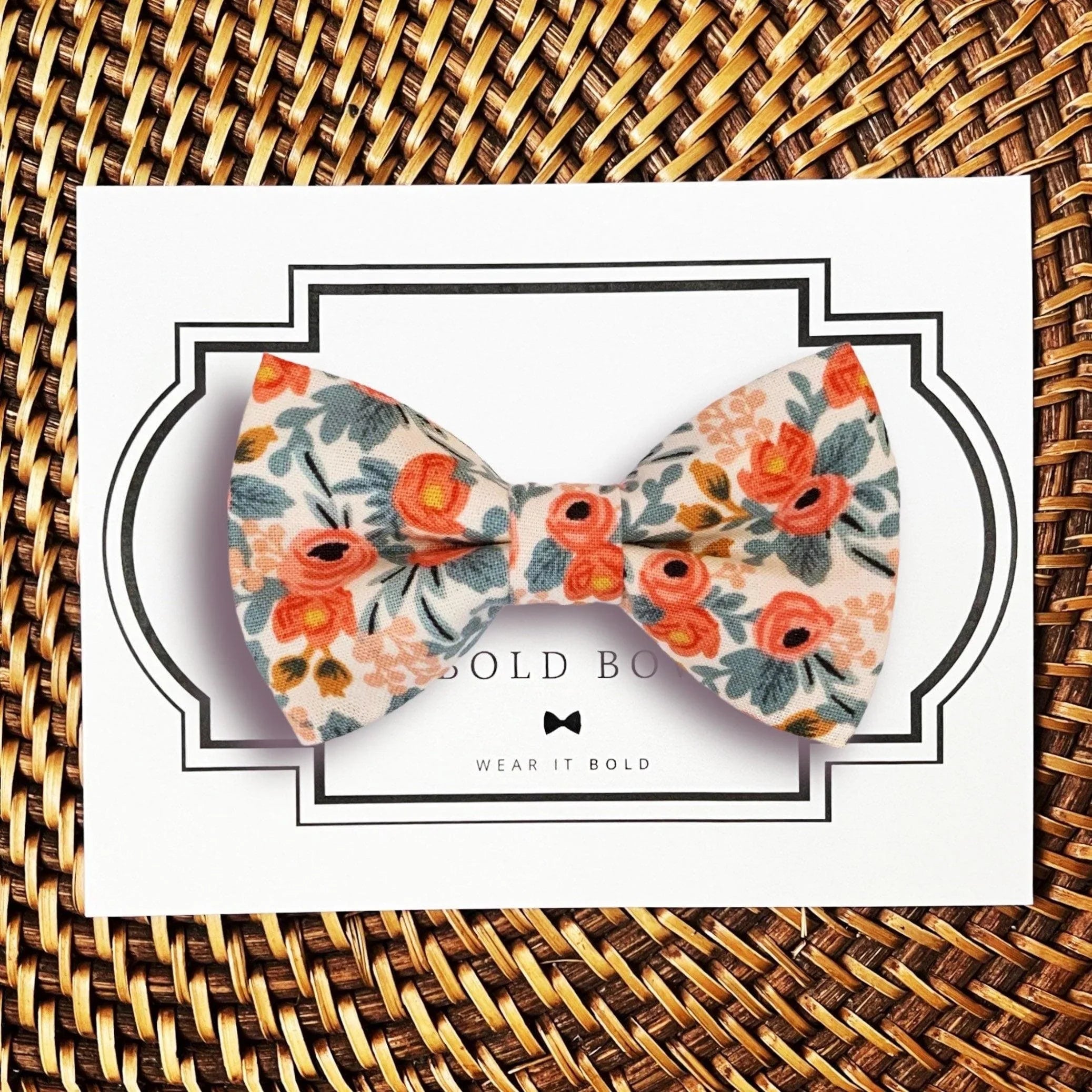 Dog bow tie size chart. Size Small is 3 1/2 inches wide for small dogs under 15 lbs. Size Medium is 4 inches wide for medium dogs between 15 band 40 lbs. Size Large is 4 1/2 inches wide for Large Dogs between 40 band 80 lbs. Size Extra Large is 5 1/2 inches wide for Extra Large Dogs over 80 lbs. Sizing is up to preference and pet bow ties slide on to dog collars with elastic.