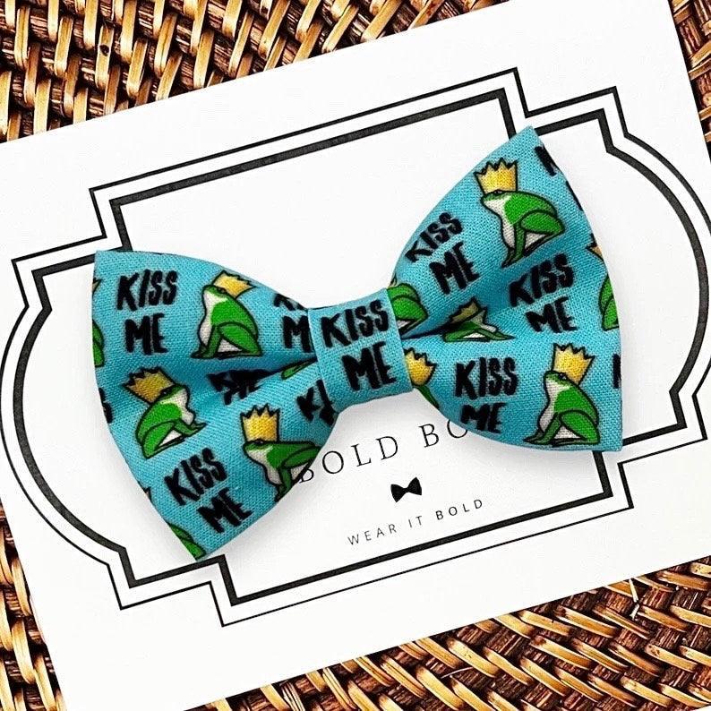 Kiss Me Frog Dog bow tie or Cat bow tie for pet bowtie collar.