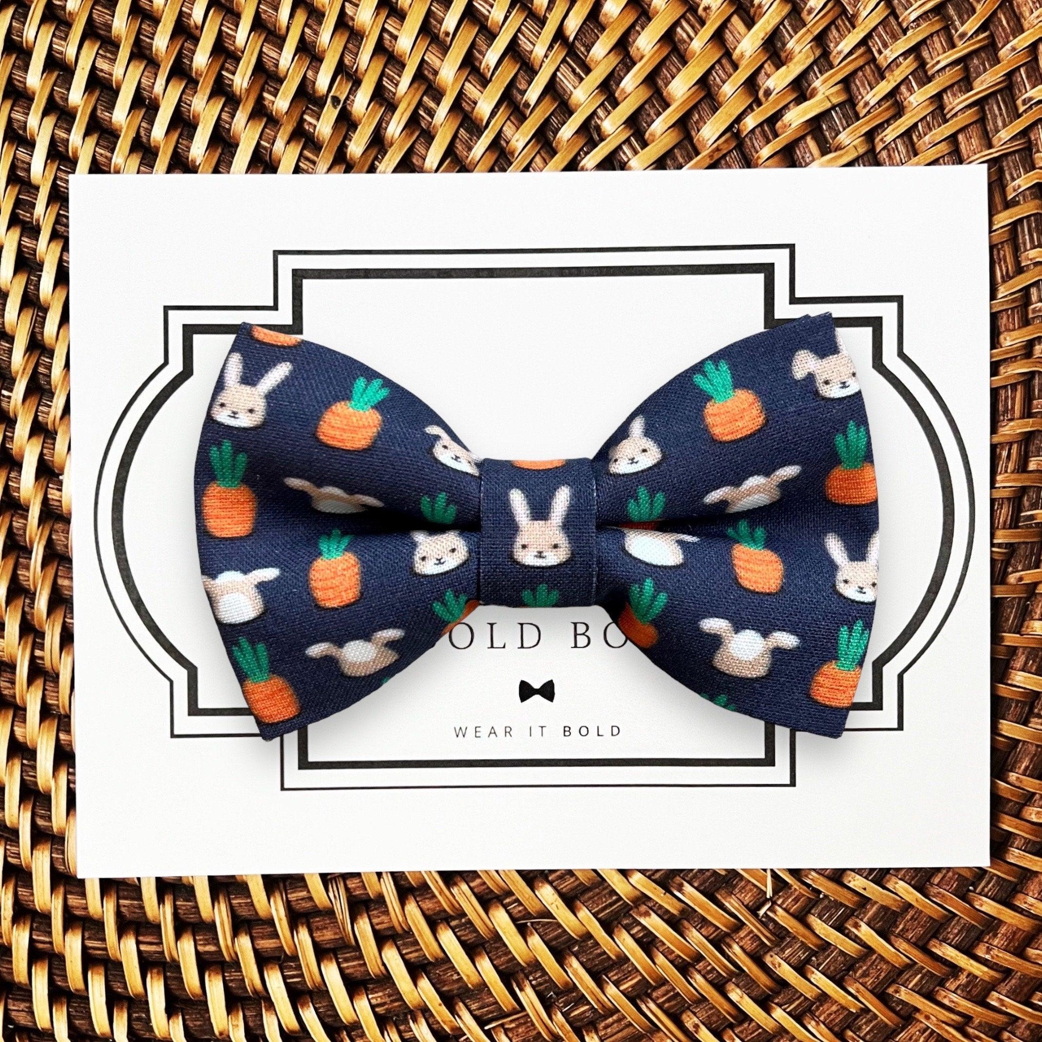 Dog bow tie size chart. Size Small is 3 1/2 inches wide for small dogs under 15 lbs. Size Medium is 4 inches wide for medium dogs between 15 band 40 lbs. Size Large is 4 1/2 inches wide for Large Dogs between 40 band 80 lbs. Size Extra Large is 5 1/2 inches wide for Extra Large Dogs over 80 lbs. Sizing is up to preference and pet bow ties slide on to dog collars with elastic.
