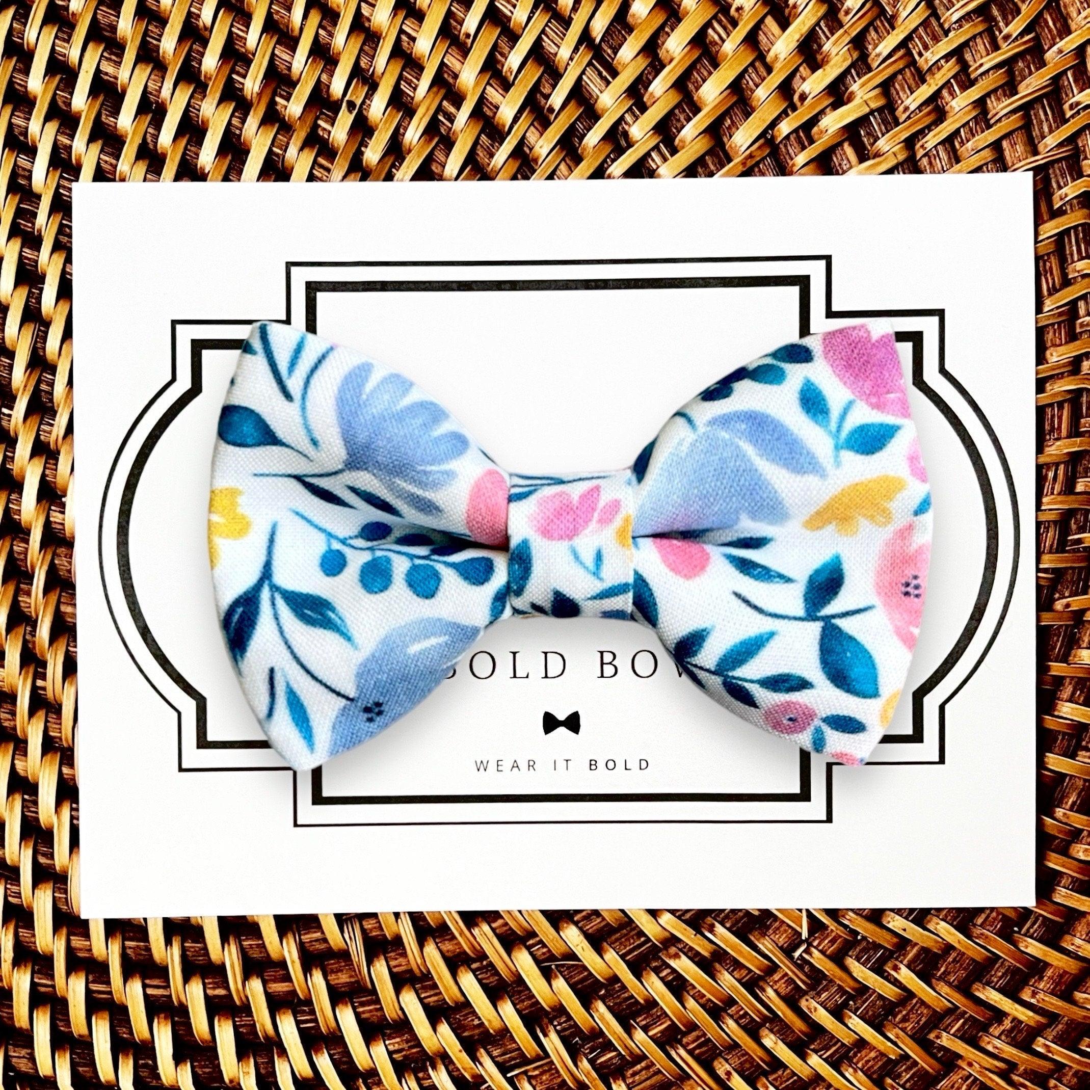 Dog bow tie size chart. Size Small is 3 1/2 inches wide for small dogs under 15 lbs. Size Medium is 4 inches wide for medium dogs between 15 band 40 lbs. Size Large is 4 1/2 inches wide for Large Dogs between 40 band 80 lbs. Size Extra Large is 5 1/2 inches wide for Extra Large Dogs over 80 lbs. Sizing is up to preference and pet bow ties slide on to dog collars with elastic.