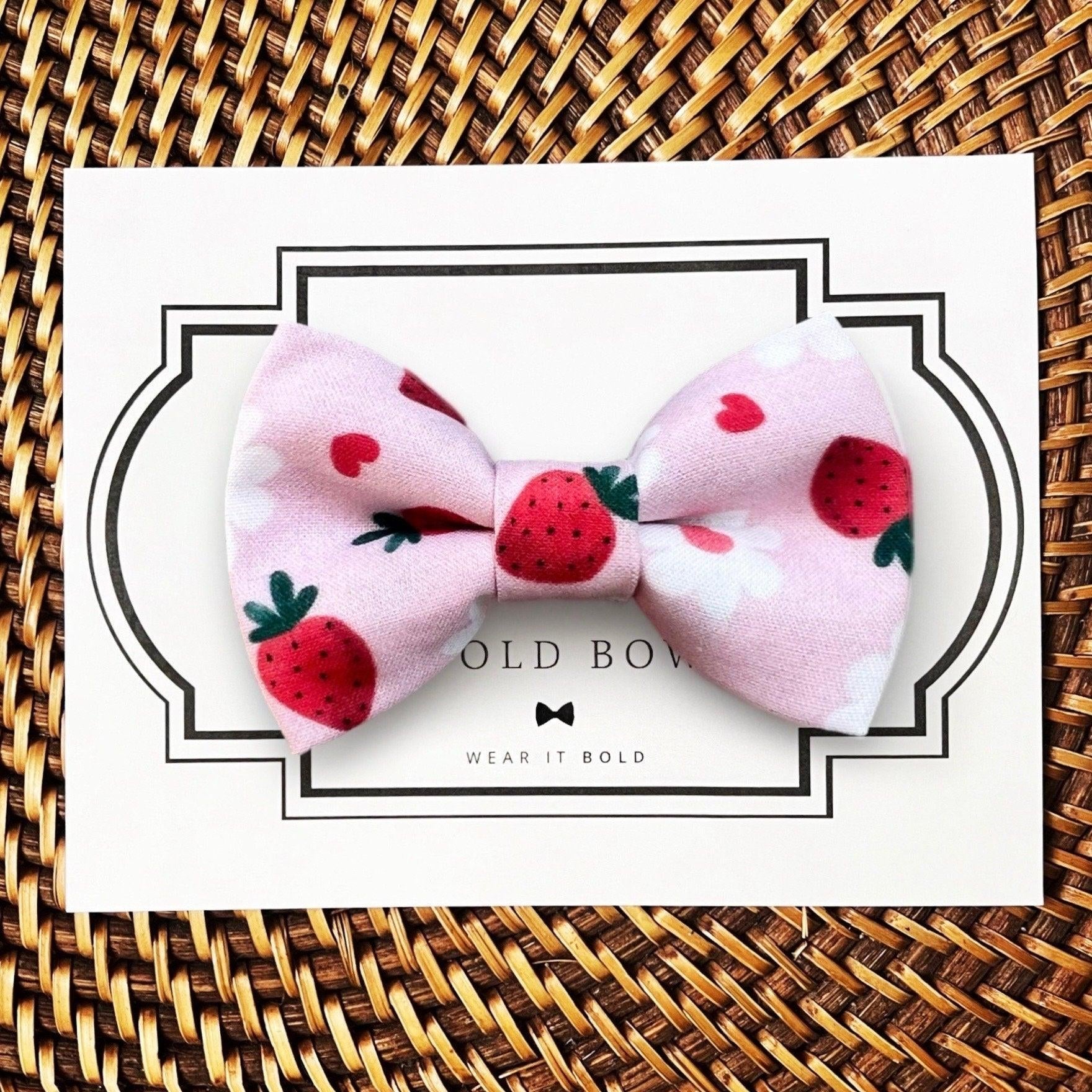 Dog bow tie size chart. Size Small is 3 1/2 inches wide for small dogs under 15 lbs. Size Medium is 4 inches wide for medium dogs between 15 band 40 lbs. Size Large is 4 1/2 inches wide for Large Dogs between 40 band 80 lbs. Size Extra Large is 5 1/2 inches wide for Extra Large Dogs over 80 lbs. Sizing is up to preference and pet bow ties slide on to dog collars with elastic.