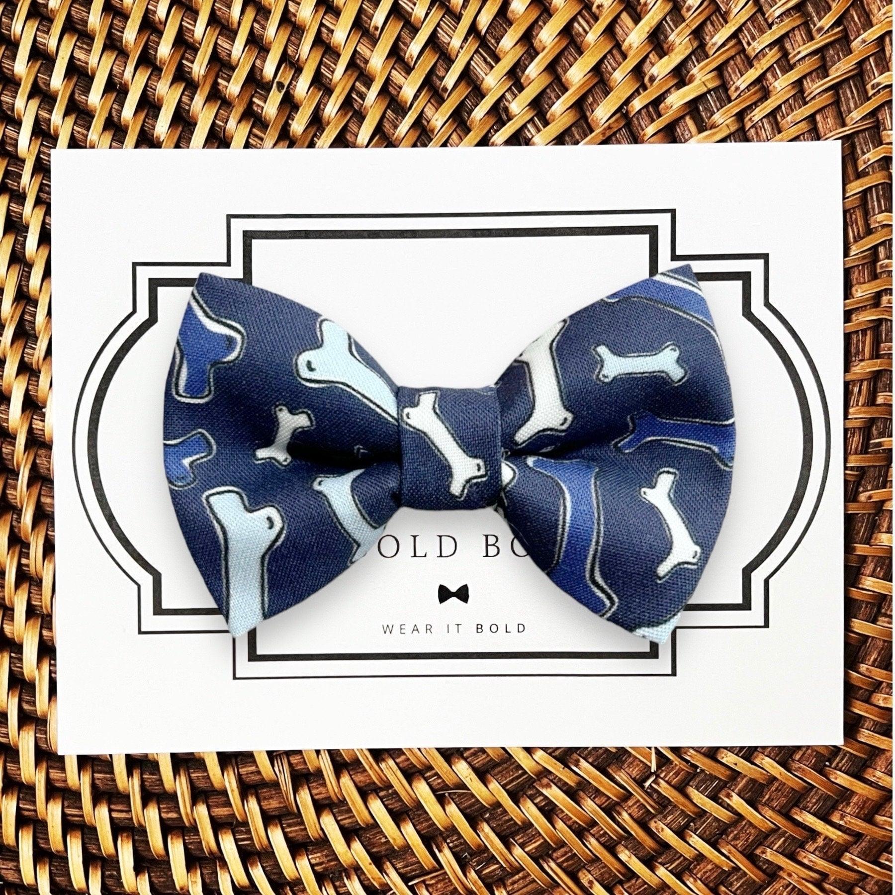 Dog bow tie size chart. Size Small is 3 1/2 inches wide for small dogs under 15 lbs. Size Medium is 4 inches wide for medium dogs between 15 band 40 lbs. Size Large is 4 1/2 inches wide for Large Dogs between 40 band 80 lbs. Size Extra Large is 5 1/2 inches wide for Extra Large Dogs over 80 lbs. Sizing is up to preference and pet bow ties slide on to dog collars with elastic.