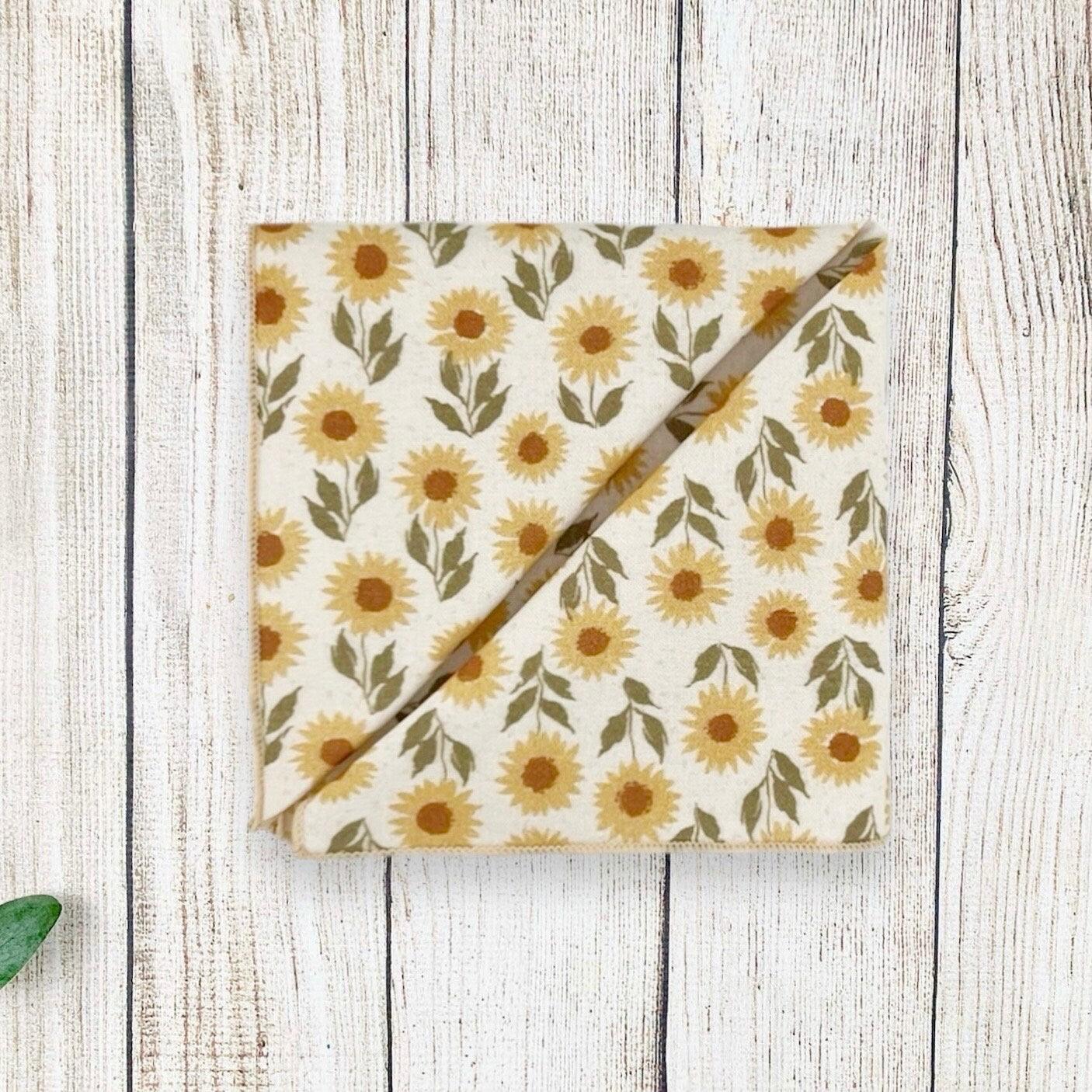 Sunflower Pocket Square Handkerchief Men, Yellow Floral Groomsman Gifts, Rustic Wedding Hanky with Sunflowers, Wedding Ideas Hankie