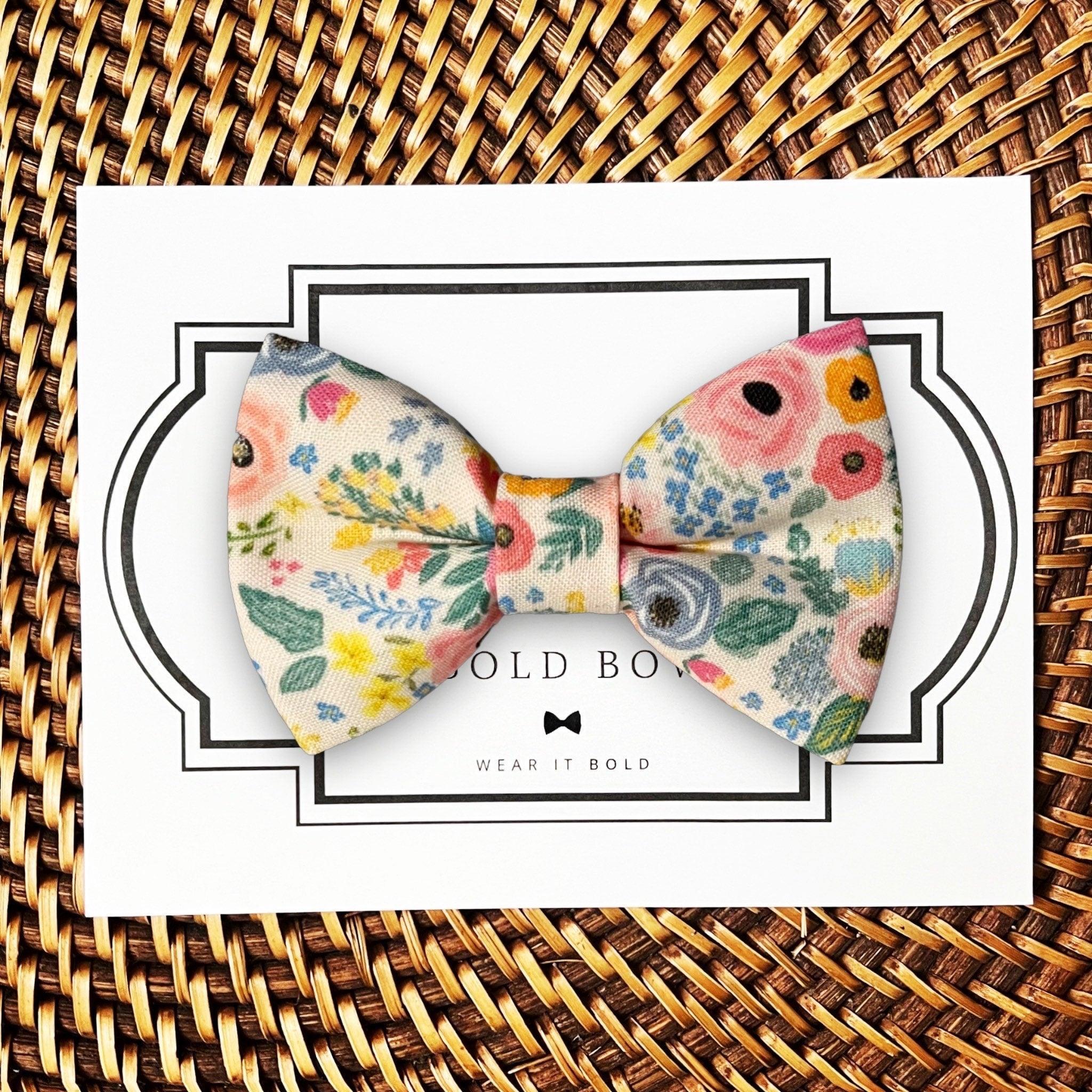 Dog bow tie size chart. Size Small is 3 1/2 inches wide for small dogs under 15 lbs. Size Medium is 4 inches wide for medium dogs between 15 band 40 lbs. Size Large is 4 1/2 inches wide for Large Dogs between 40 band 80 lbs. Size Extra Large is 5 1/2 inches wide for Extra Large Dogs over 80 lbs. Sizing is up to preference and pet bow ties slide on to dog collars with elastic.
