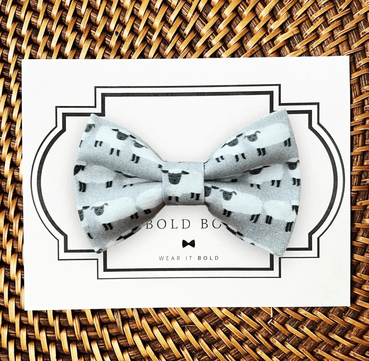 Dog bow tie size chart. Size Small is 3 1/2 inches wide for small dogs under 15 lbs. Size Medium is 4 inches wide for medium dogs between 15 band 40 lbs. Size Large is 4 1/2 inches wide for Large Dogs between 40 band 80 lbs. Size Extra Large is 5 1/2 inches wide for Extra Large Dogs over 80 lbs. Sizing is up to preference and pet bow ties slide on to dog collars with elastic.
