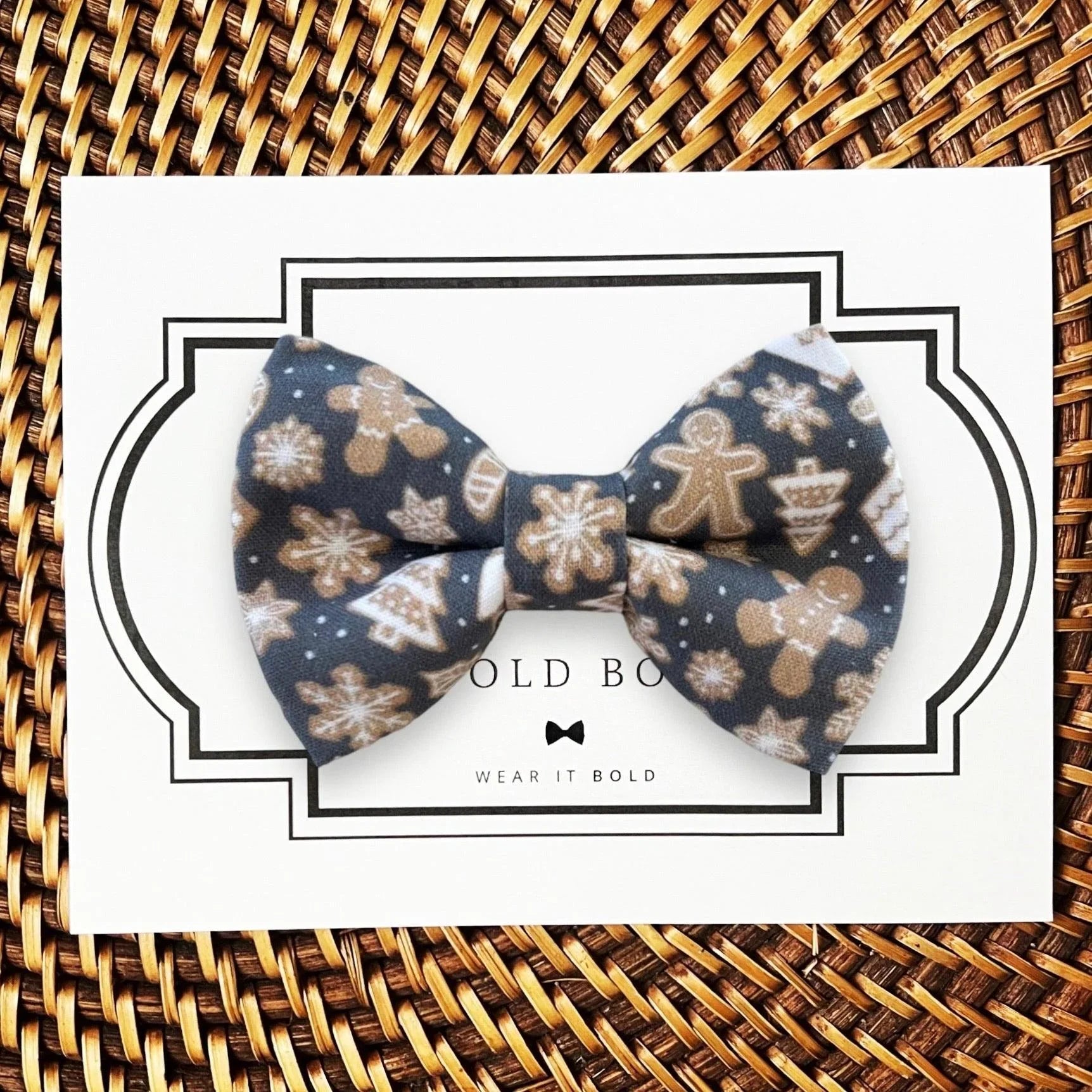 Dog bow tie size chart. Size Small is 3 1/2 inches wide for small dogs under 15 lbs. Size Medium is 4 inches wide for medium dogs between 15 band 40 lbs. Size Large is 4 1/2 inches wide for Large Dogs between 40 band 80 lbs. Size Extra Large is 5 1/2 inches wide for Extra Large Dogs over 80 lbs. Sizing is up to preference and pet bow ties slide on to dog collars with elastic.