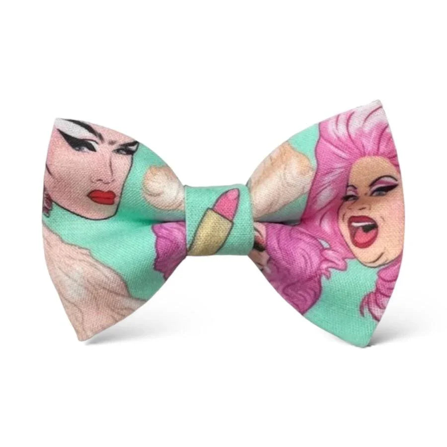 Size chart for pre-tied bow ties from The Bold Bow Tie detailing measurements across three sizes. Small is 3.5 inches wide and recommended for ages 6 months to 5 years. Medium is 4 inches wide and recommended for ages 6 to 12 years. Large is 4.5 inches wide and recommended for ages 13 years and up. Visual icons illustrate the relative sizes with horizontal arrows showing that width is measured from wingtip to wingtip. Bottom text notes that all bow ties are pre-tied and ready to add to your outfit.