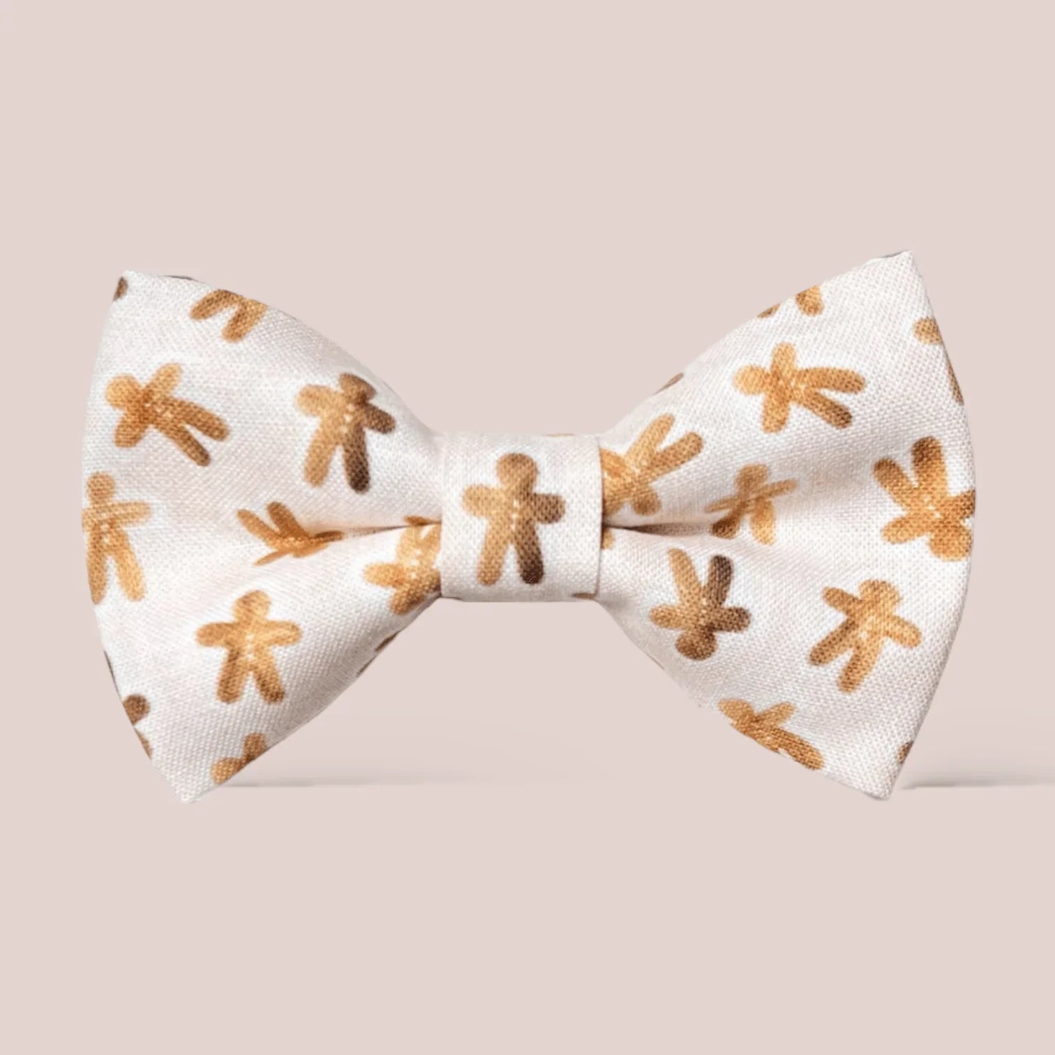 Size chart for hair bows from The Bold Bow Tie detailing dimensions across three sizes. Small is 3.5 inches wide. Medium is 4 inches wide. Large is 4.5 inches wide. Visual graphics illustrate the increasing scale of each bow with horizontal dotted arrows showing that the width is measured from side to side. Bottom text specifies that all hair bows come on alligator clips.